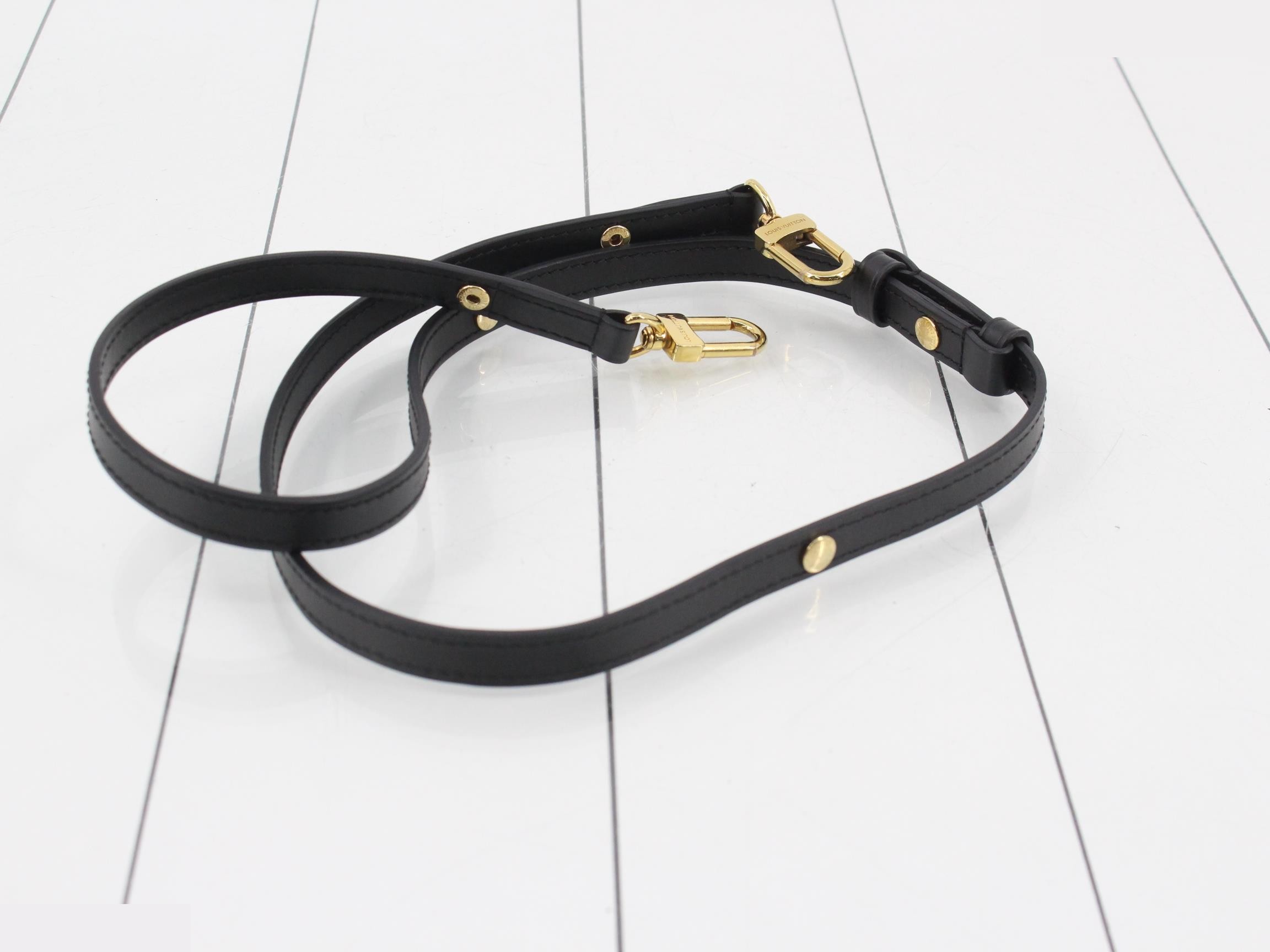 LV Monogram Tilsit Shoulder Bag — view 7