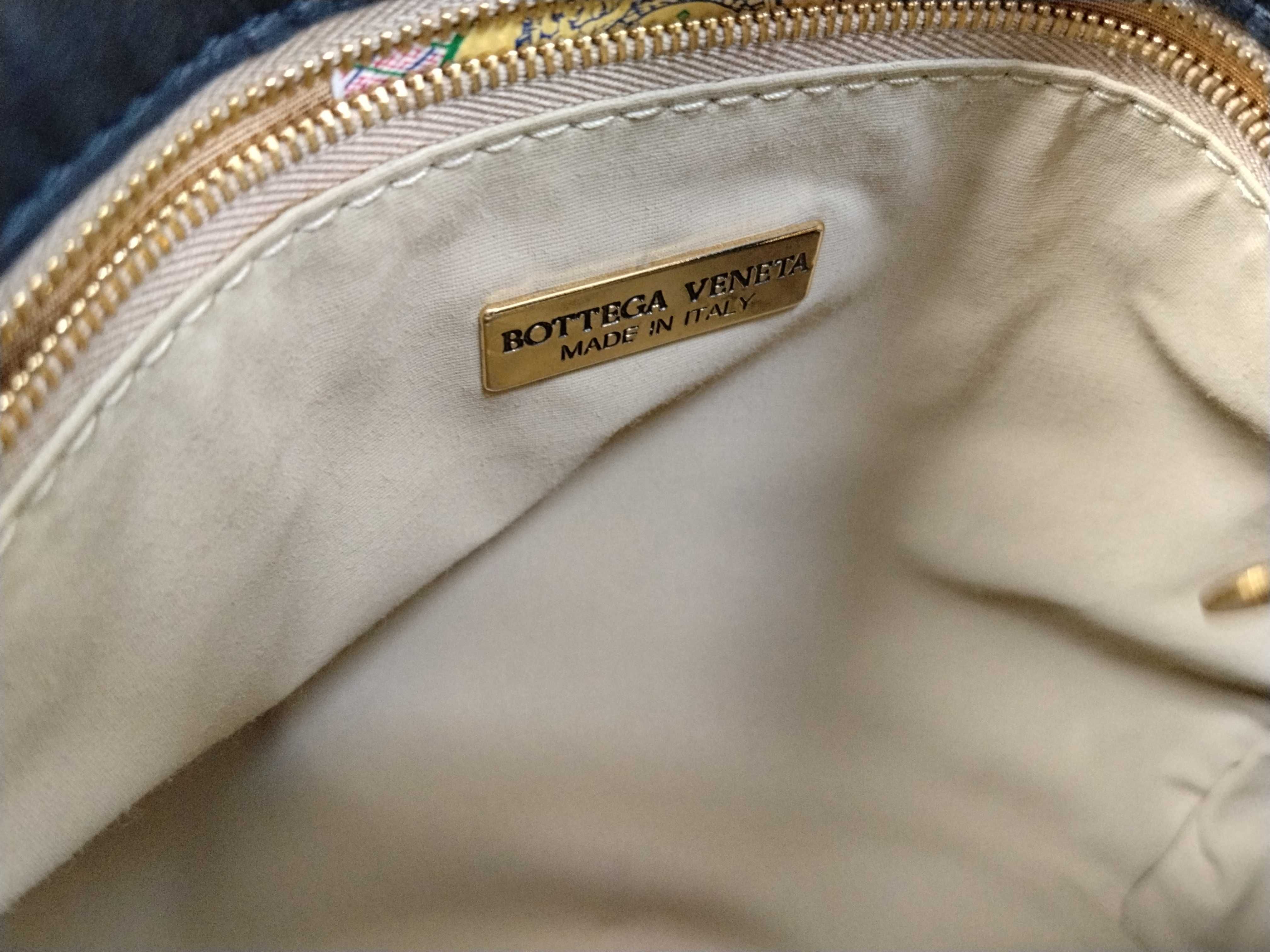 Intrecciato Leather One-Shoulder Bag, Black, Excellent Condition — view 11
