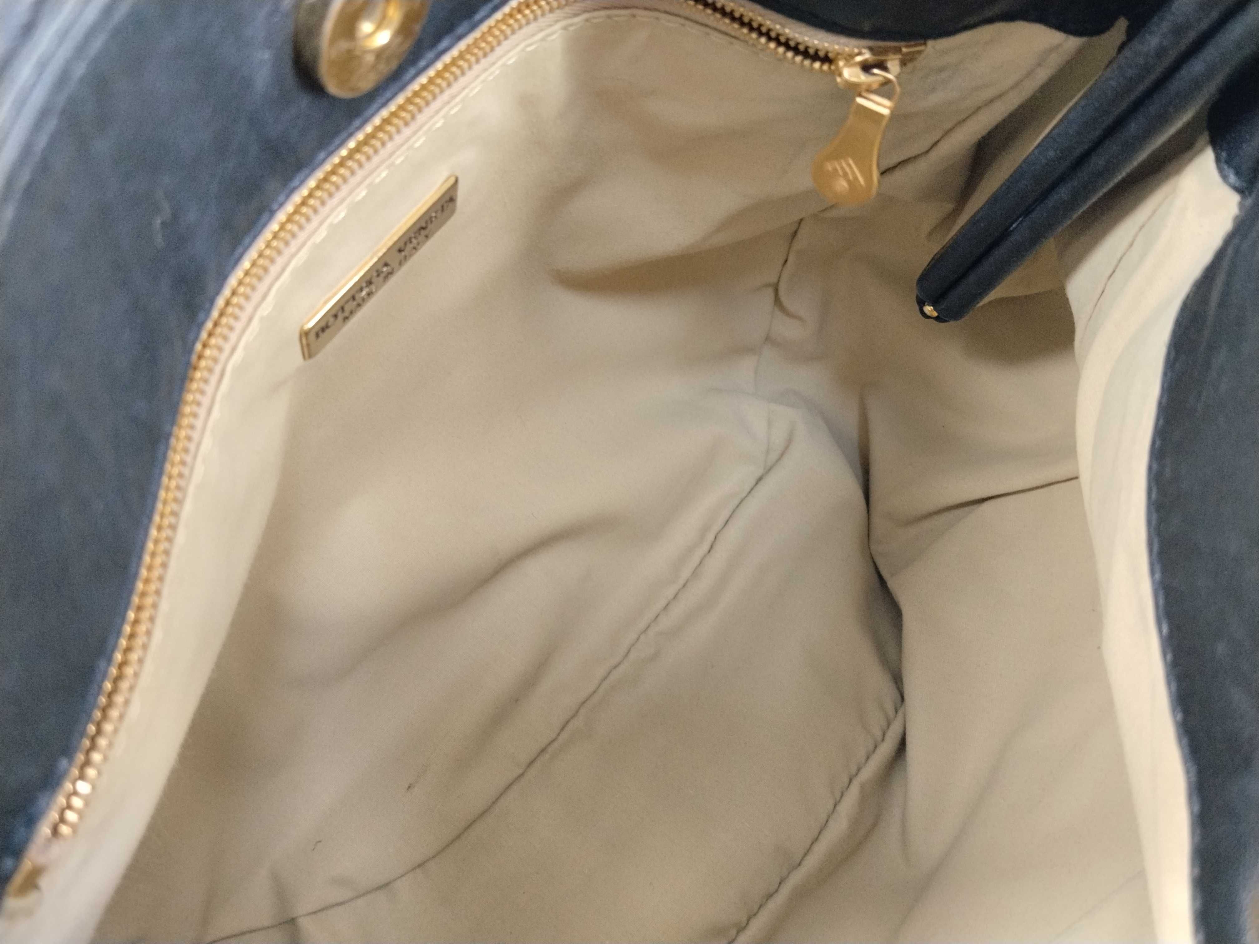Intrecciato Leather One-Shoulder Bag, Black, Excellent Condition — view 10