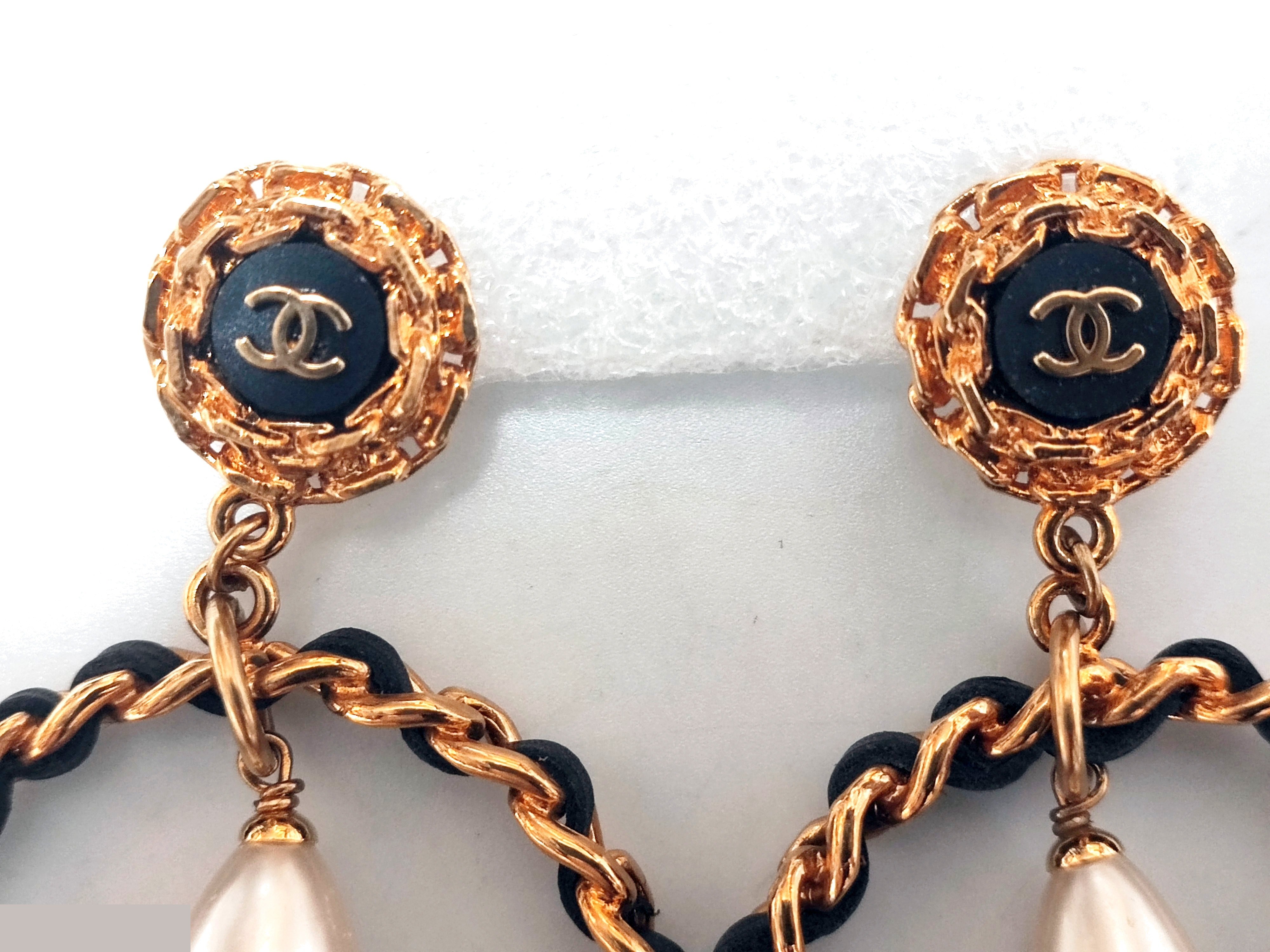 Coco Mark Leather Chain Circle Pearl Swing Earrings 93P — view 4