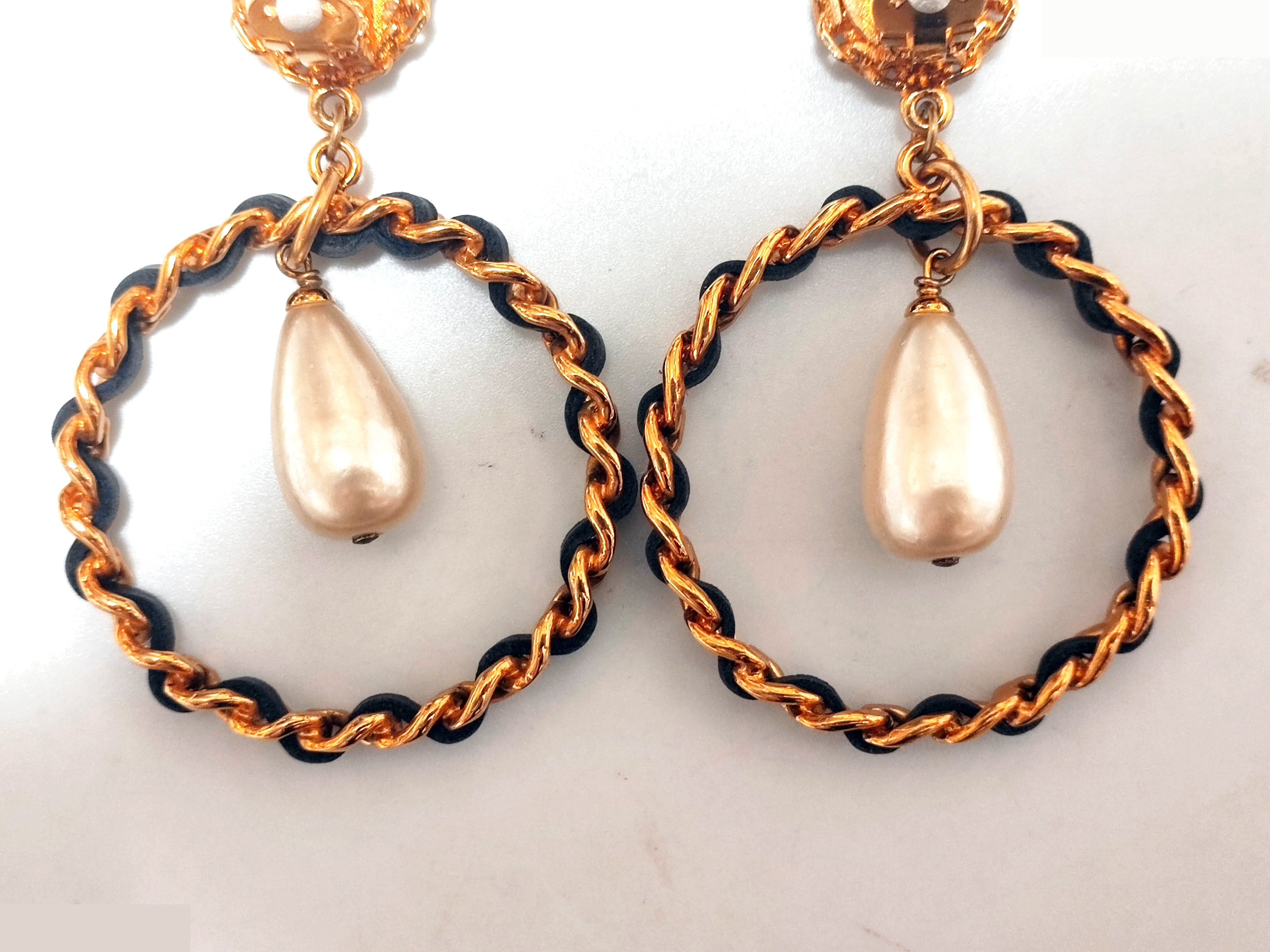 Coco Mark Leather Chain Circle Pearl Swing Earrings 93P — view 9