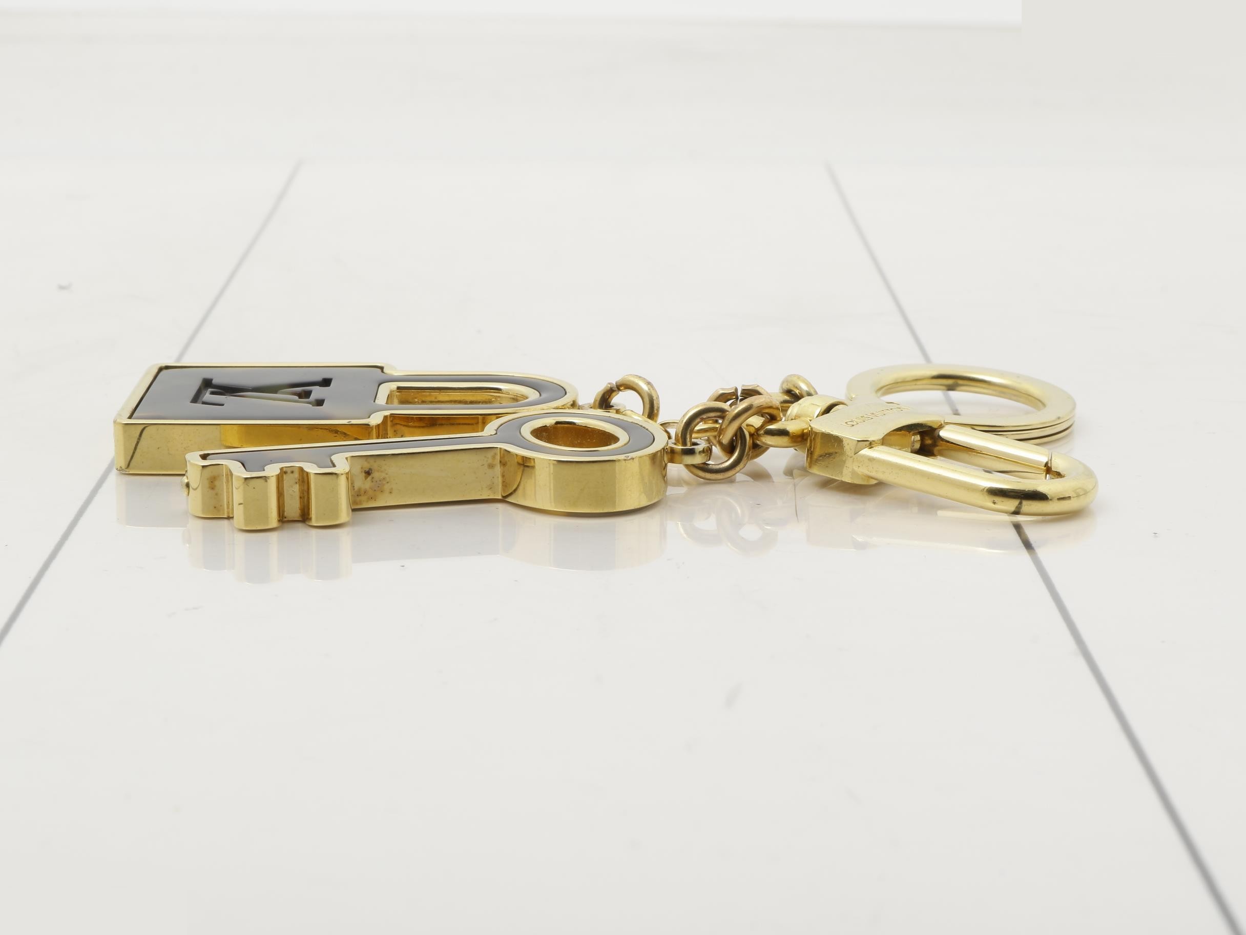 charm — view 3