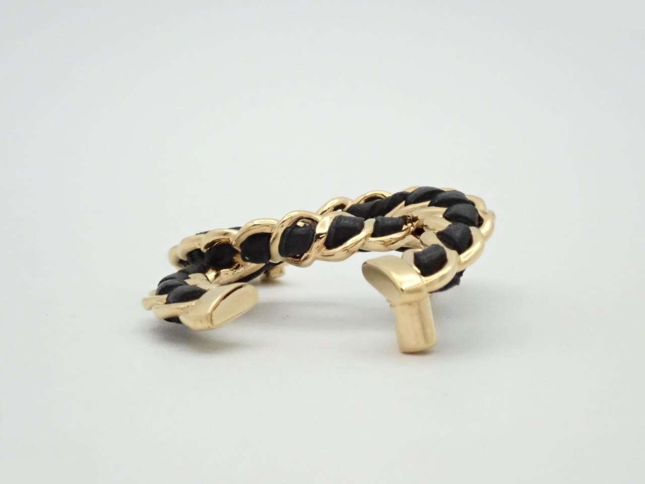 brooch, Coco Mark, leather, black, 24K gold, 5.5cm wide — view 3
