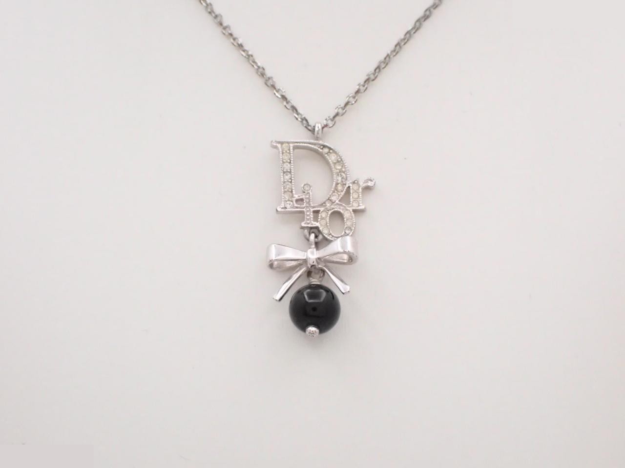 Other lines: Precious metals, necklaces, pendants, chain approximately 45cm
