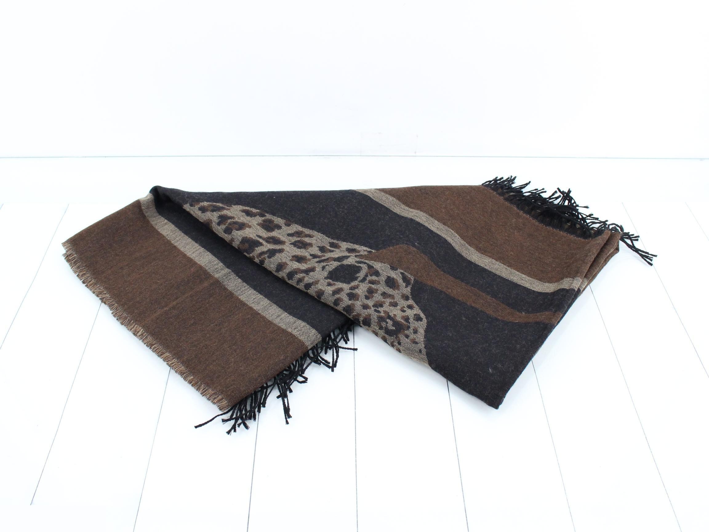 Other lines: Small items, accessories, scarves, shawls — view 2
