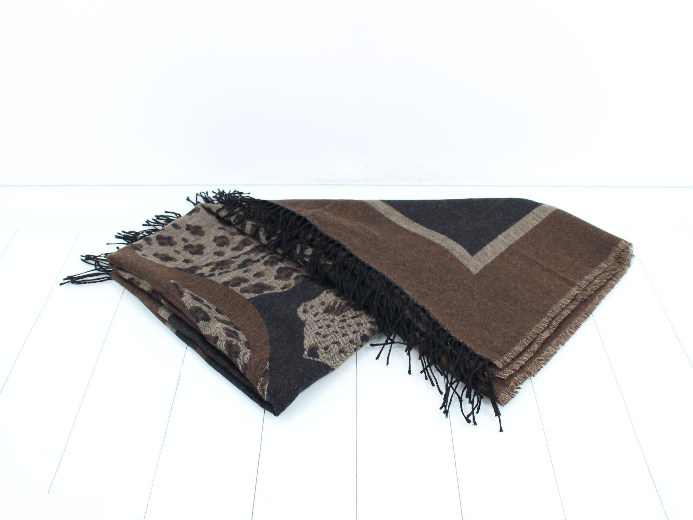 Other lines: Small items, accessories, scarves, shawls — view 3
