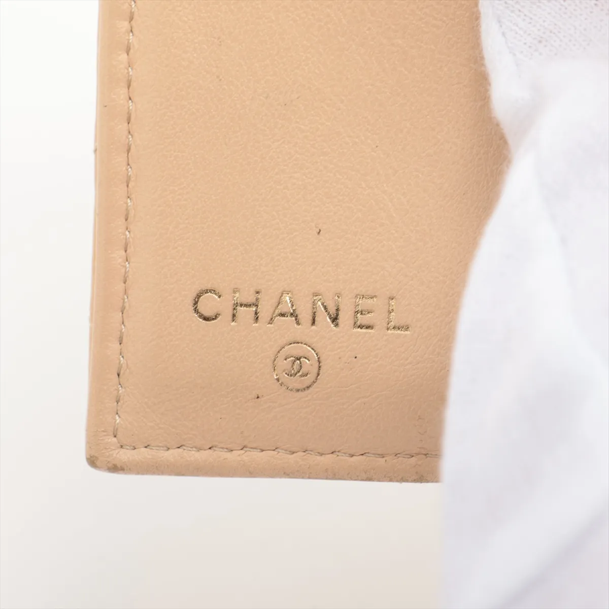 19 Lambskin Compact Wallet Beige Gold Hardware 30642028 — view 8
