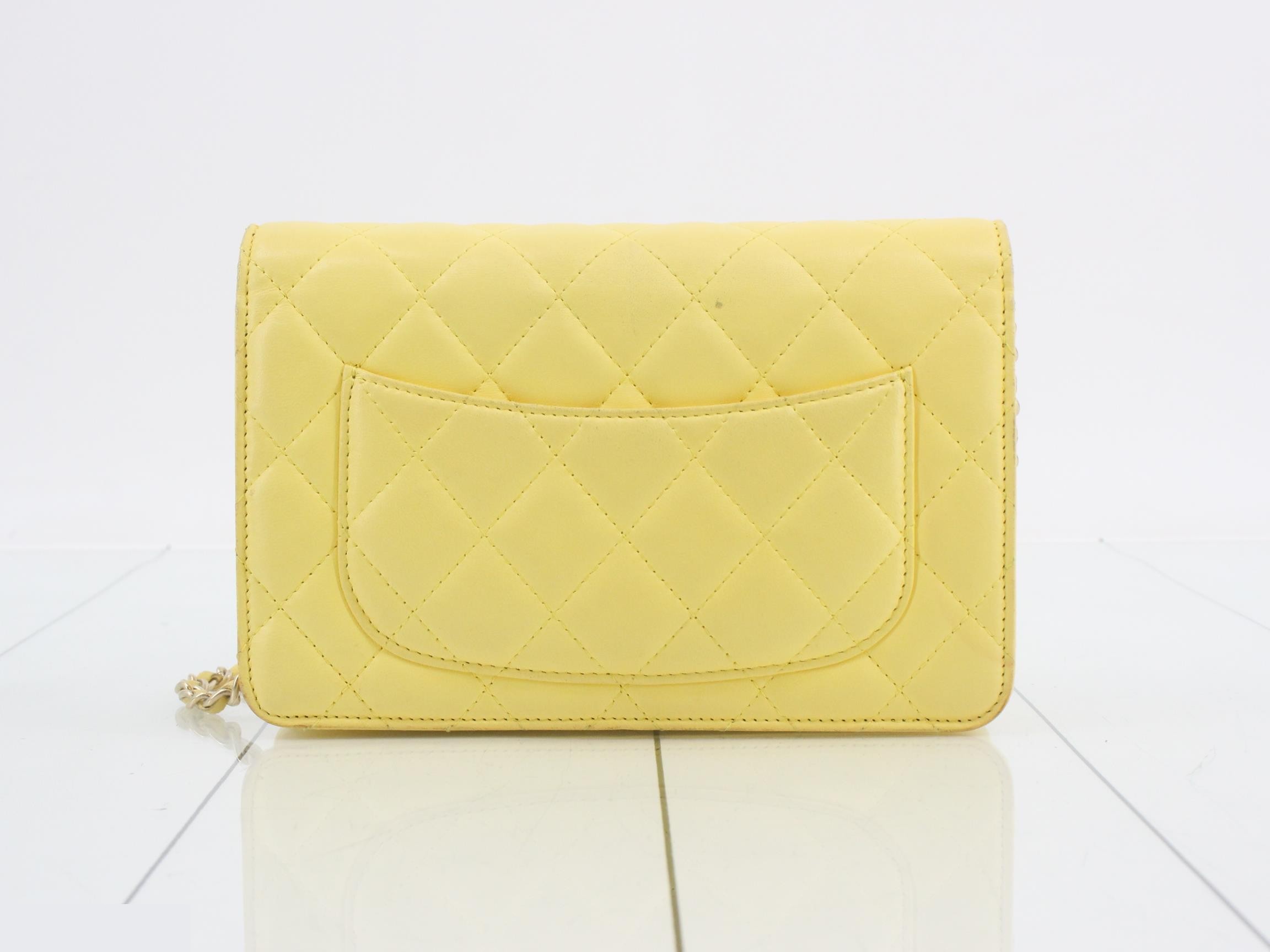 Chain wallet / Chain shoulder bag, yellow, number in the 20s. — view 2