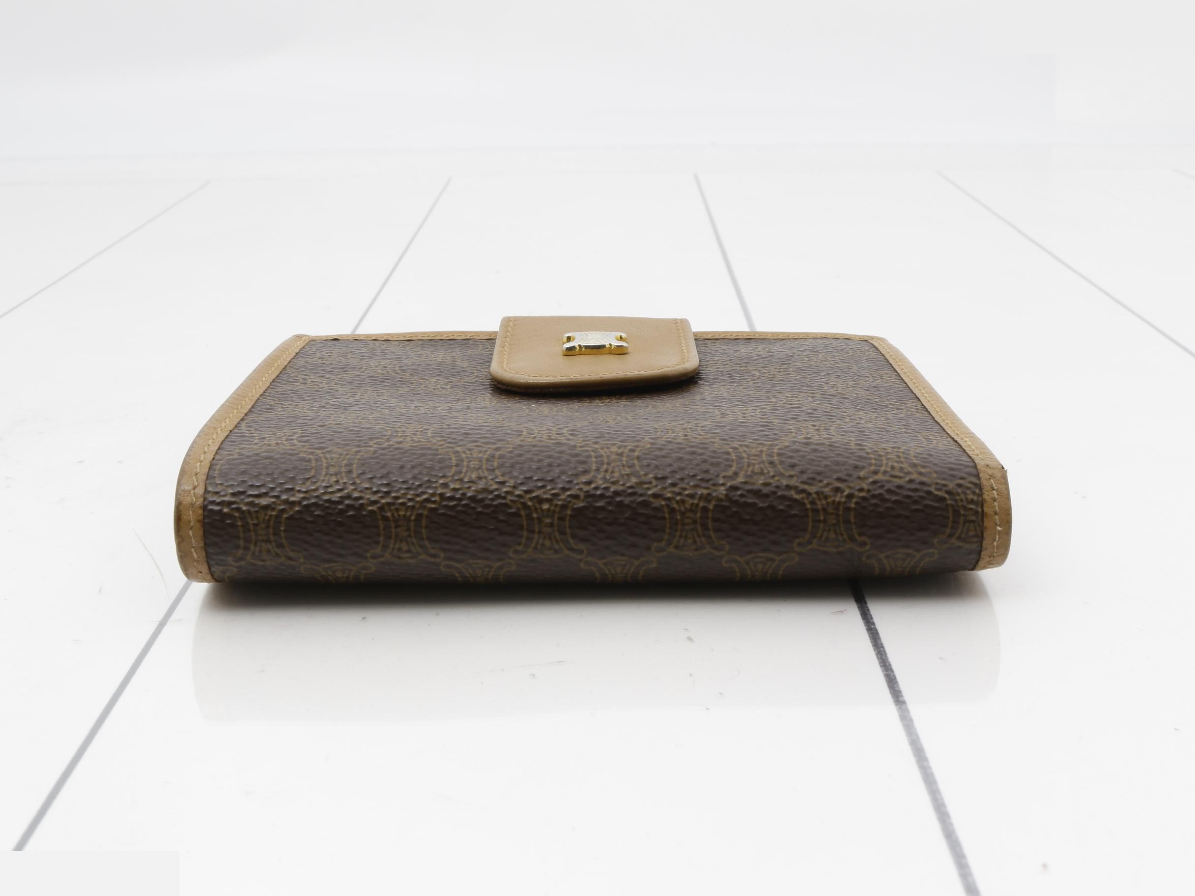 Macadam Wallet - Bi-fold Wallet with Clasp — view 3