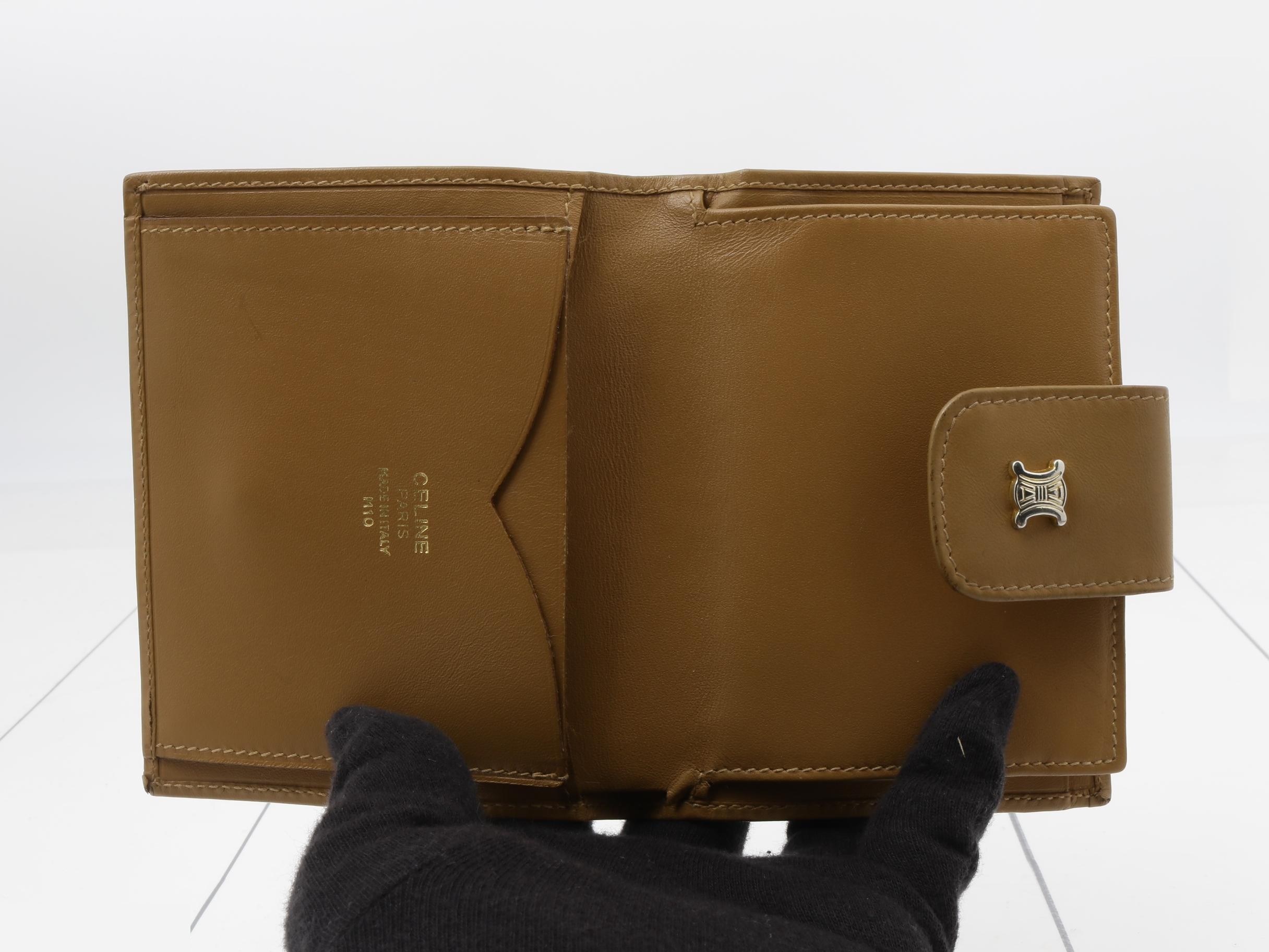 Macadam Wallet - Bi-fold Wallet with Clasp — view 4