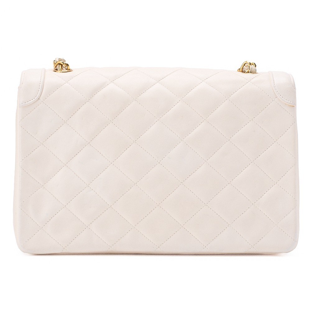 Lambskin Matelassé bag with wave flap, 23cm chain shoulder strap. — view 2
