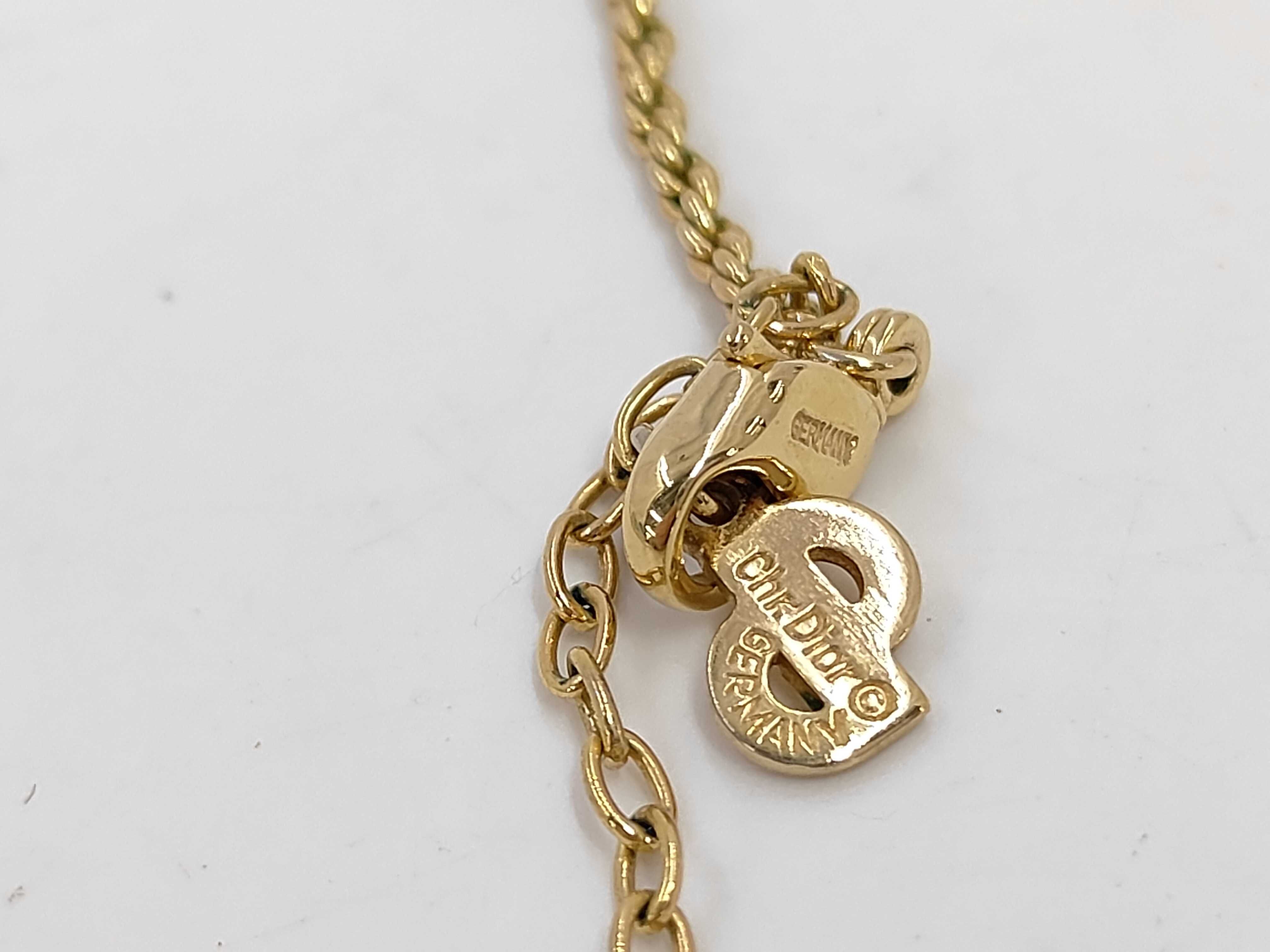 necklace — view 3
