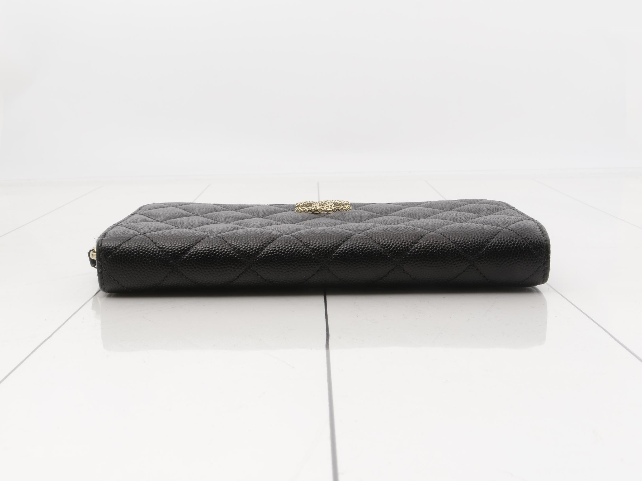 Caviar skin (bags) and wallets — view 3