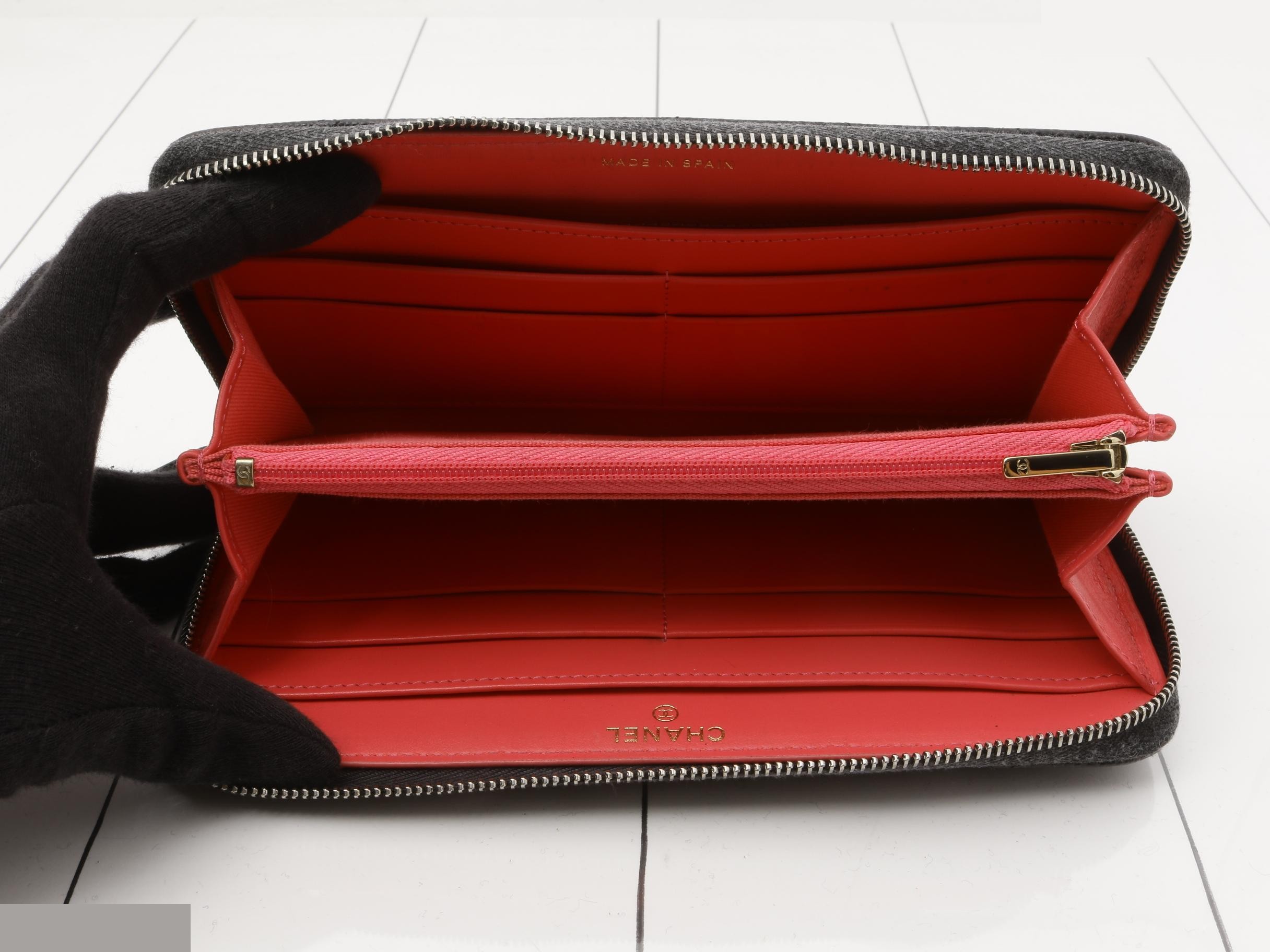 Caviar skin (bags) and wallets — view 4