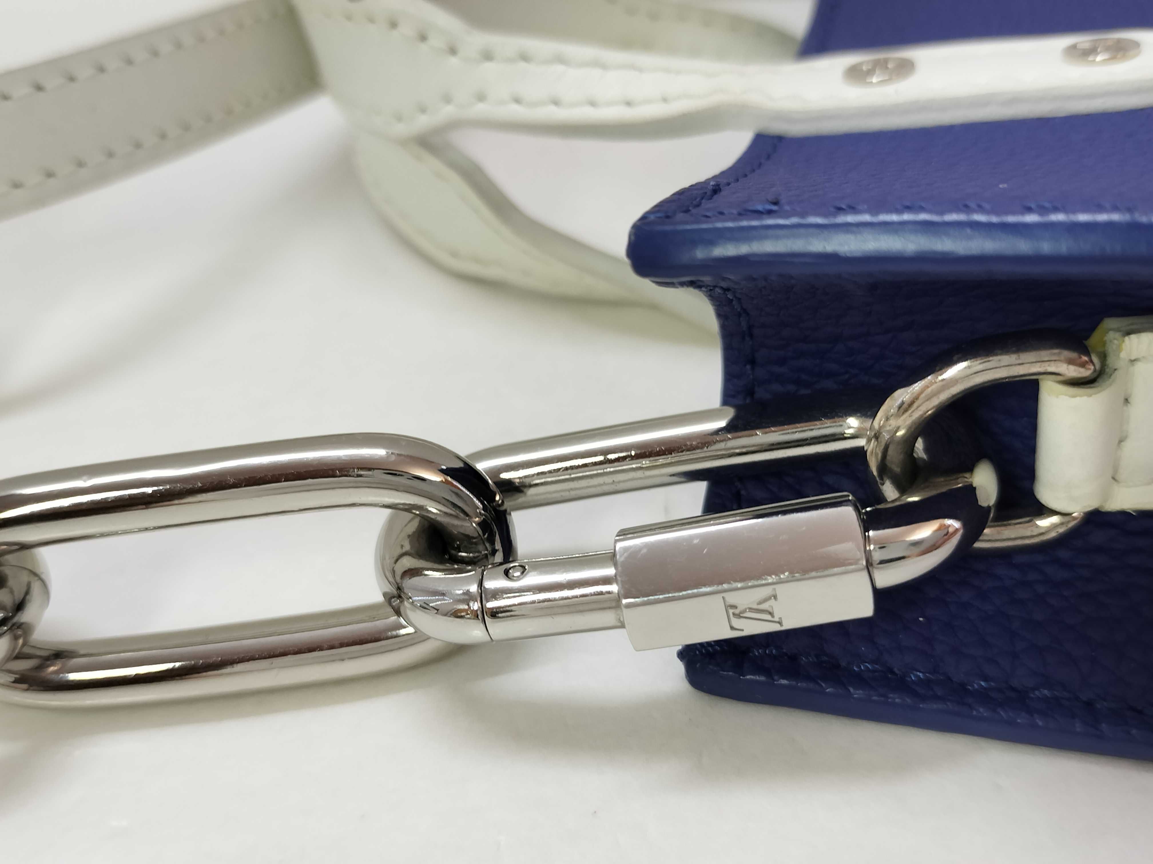 Everyday LV Sac Plat XS Shoulder Bag — view 11