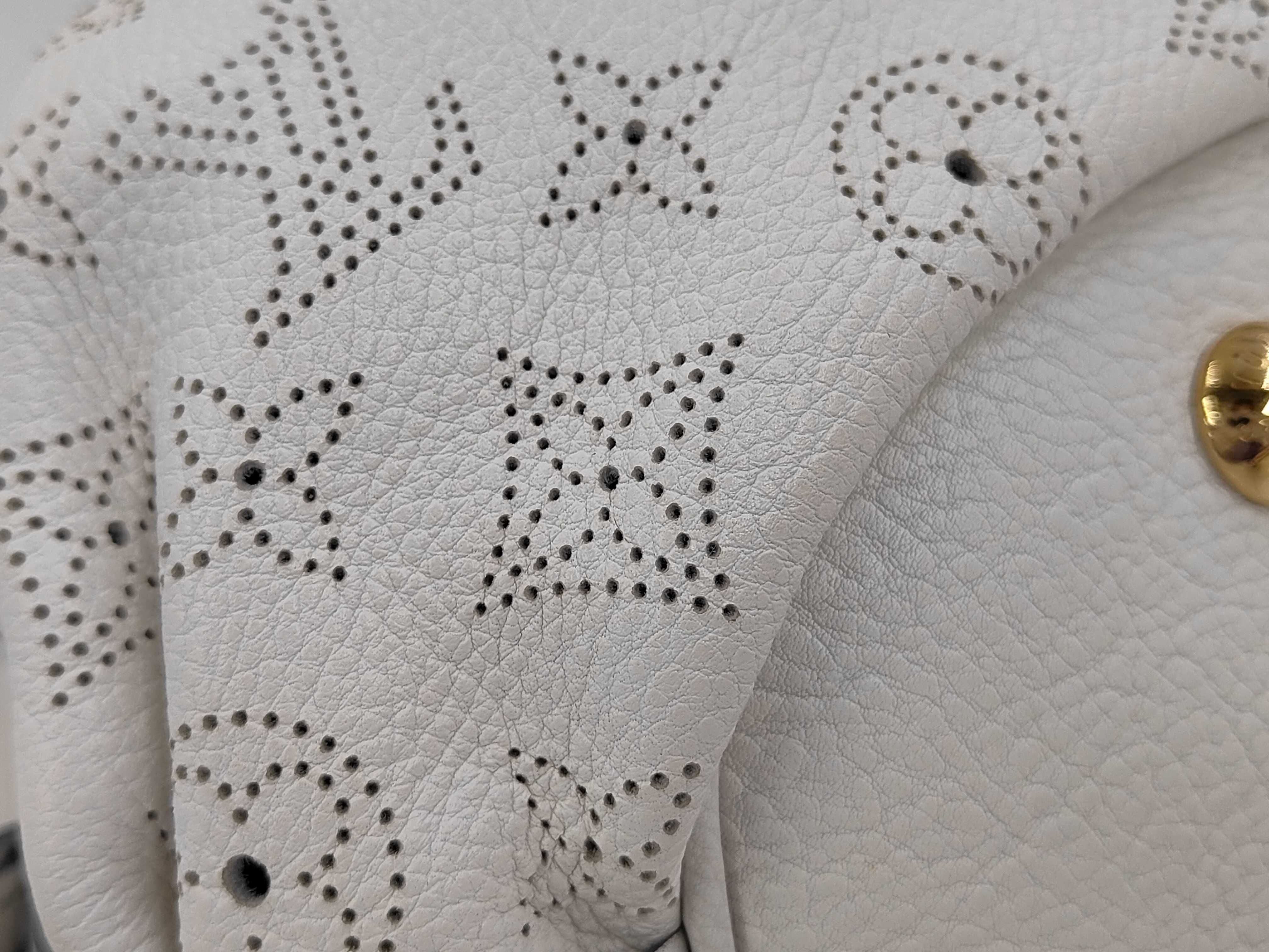 Mahina M95661 Monogram Blanc Mahina XS Shoulder Bag — view 6