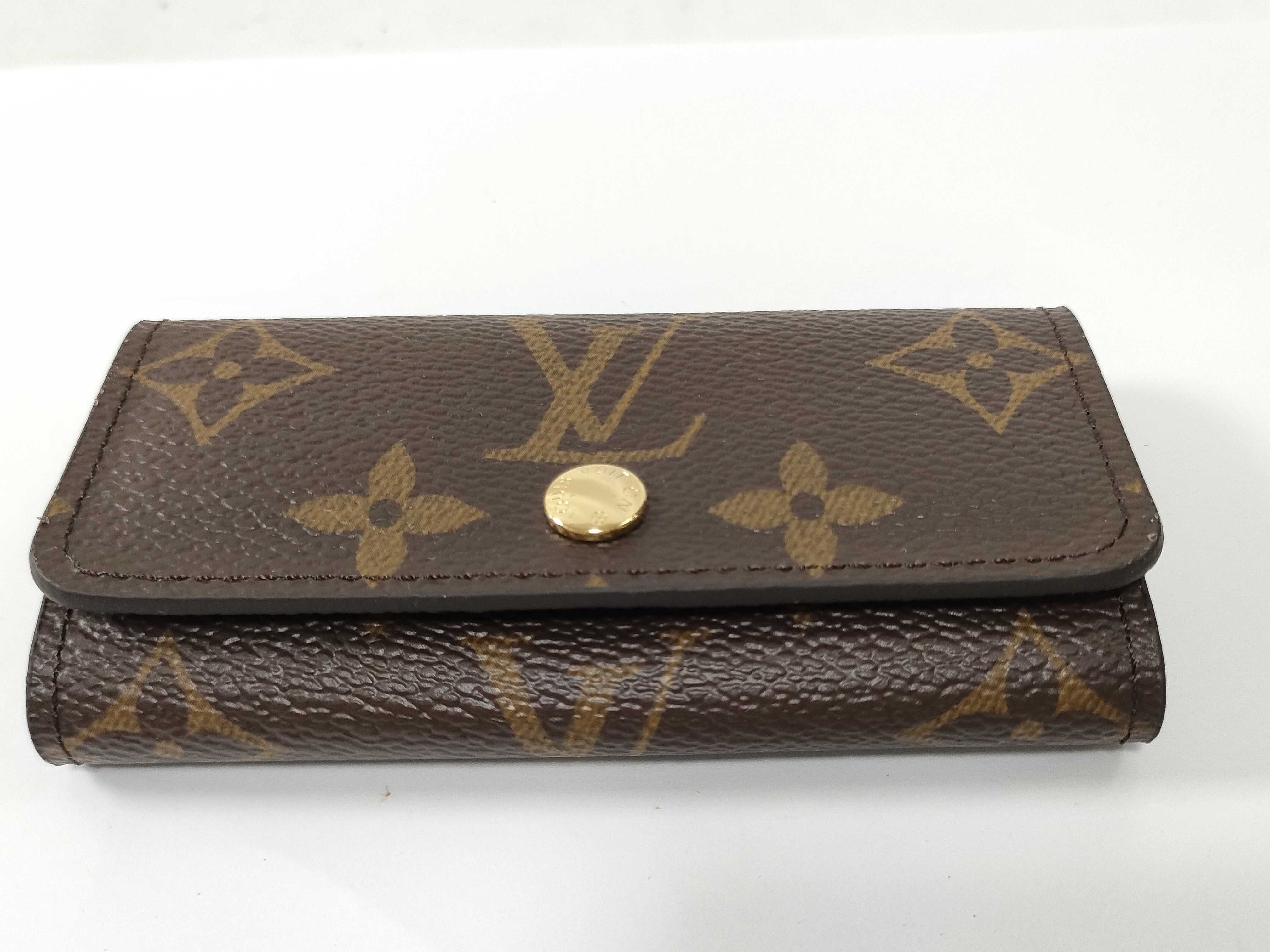 Monogram Louis Vuitton Key Case — view 3