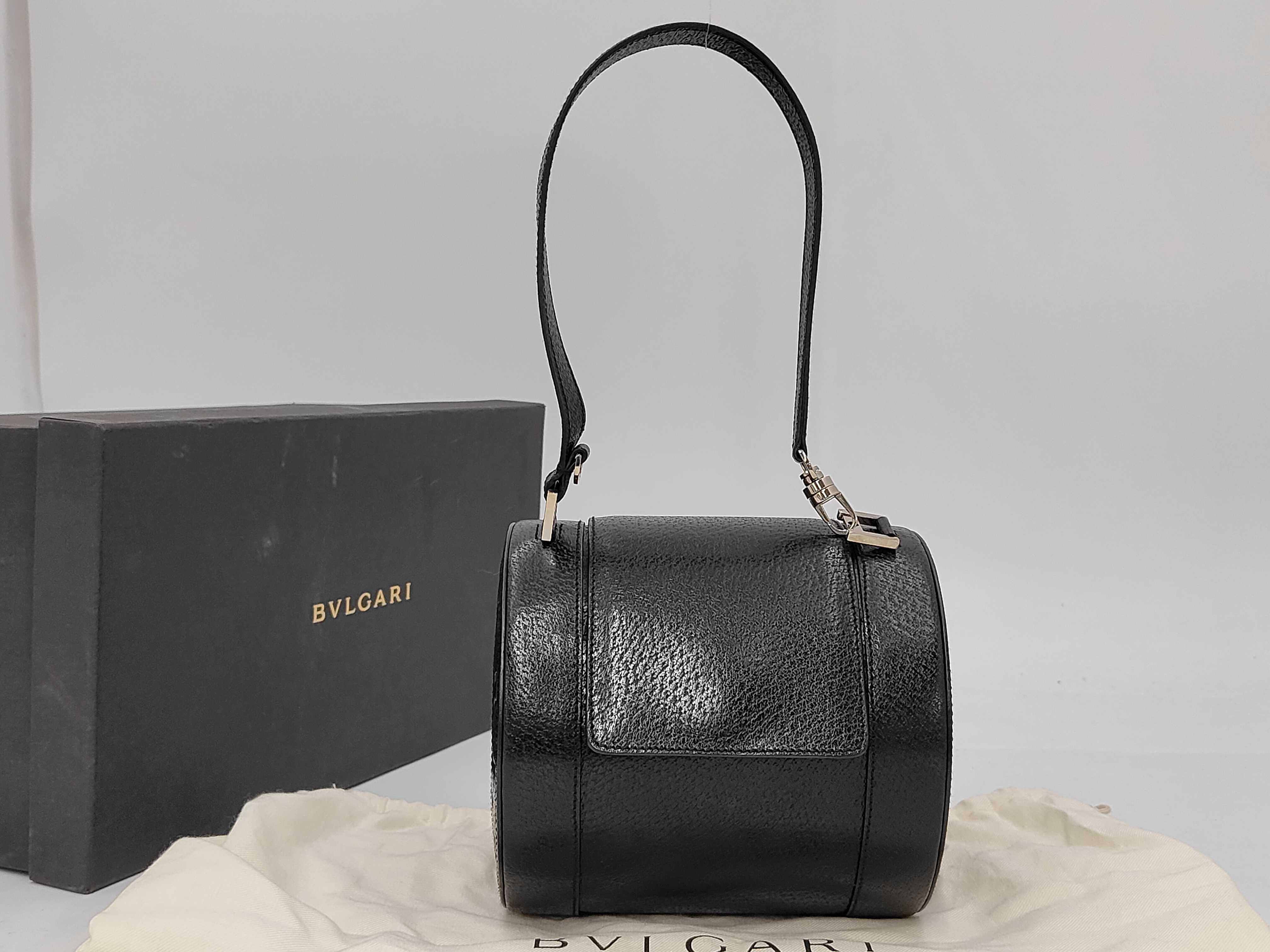 B.zero1 Round One-Shoulder Black Handbag