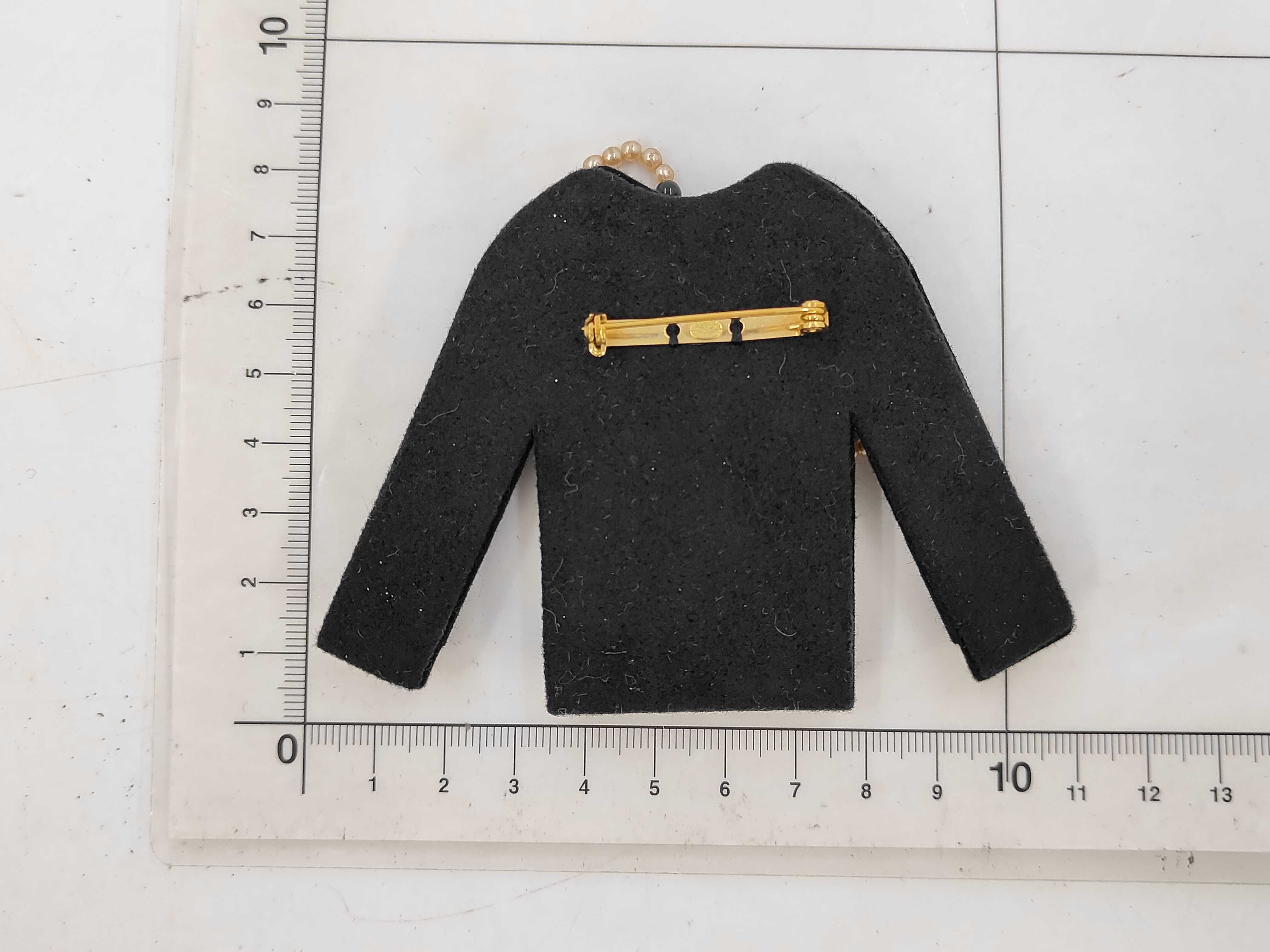 jacket with pearl brooch (with original box) 02A Brooch — view 2
