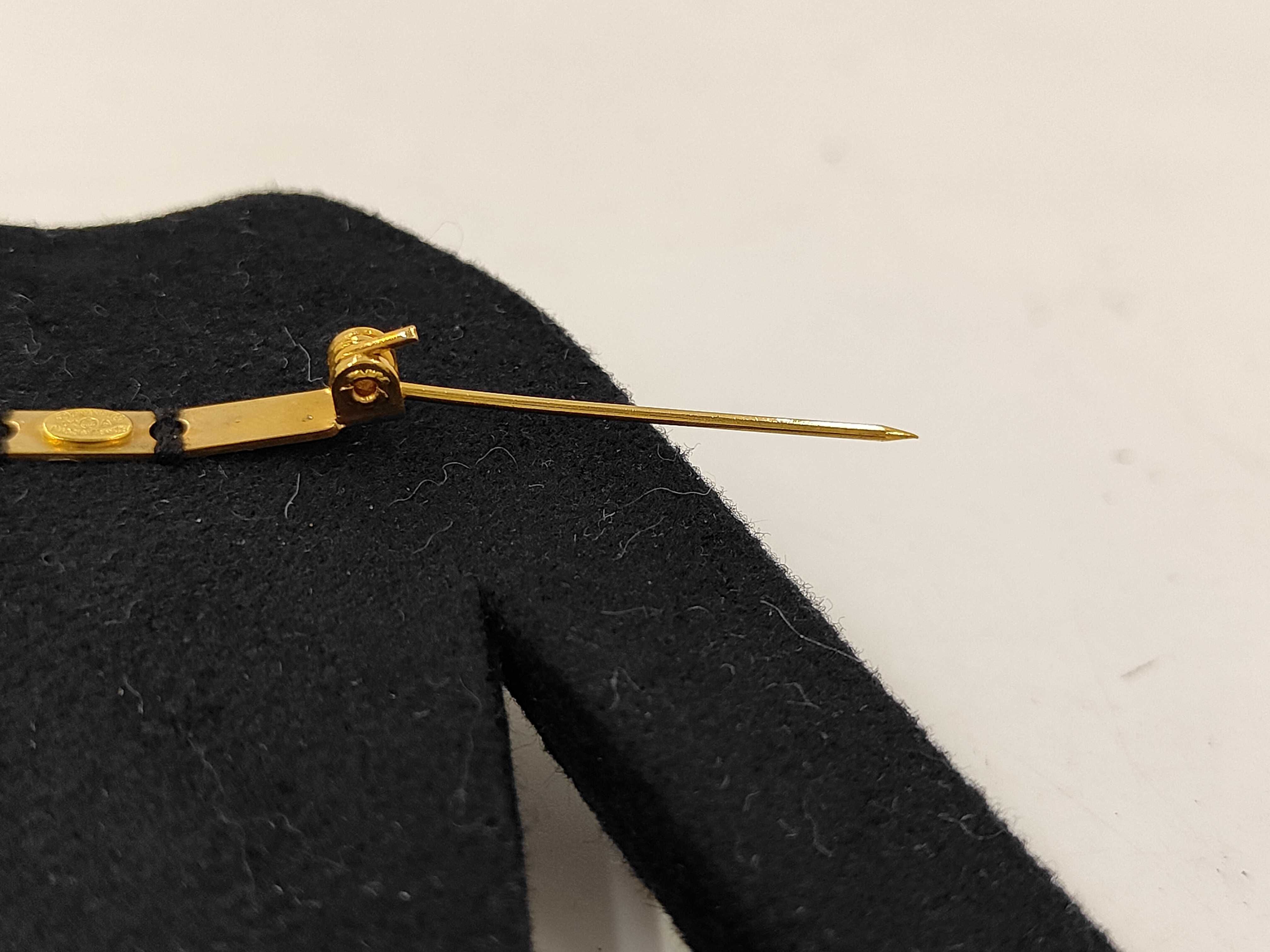 jacket with pearl brooch (with original box) 02A Brooch — view 3