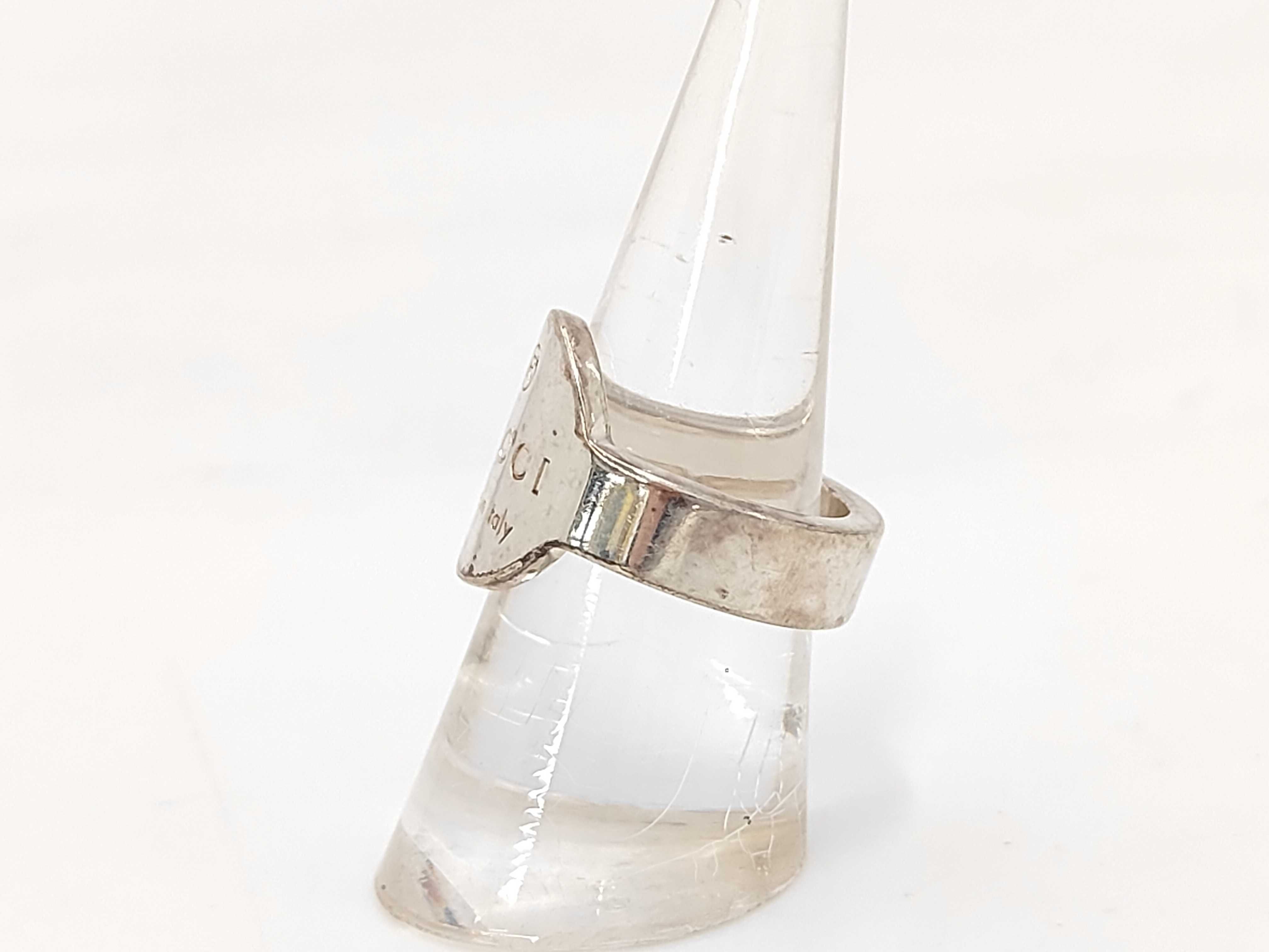 trademark oval ring — view 2