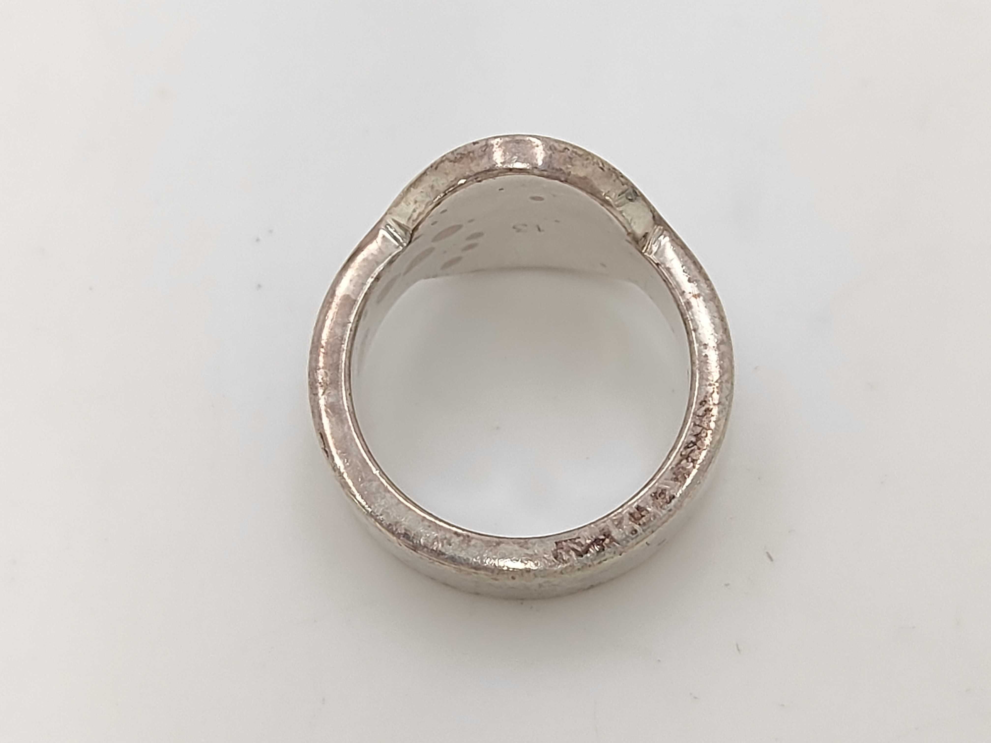 trademark oval ring — view 5
