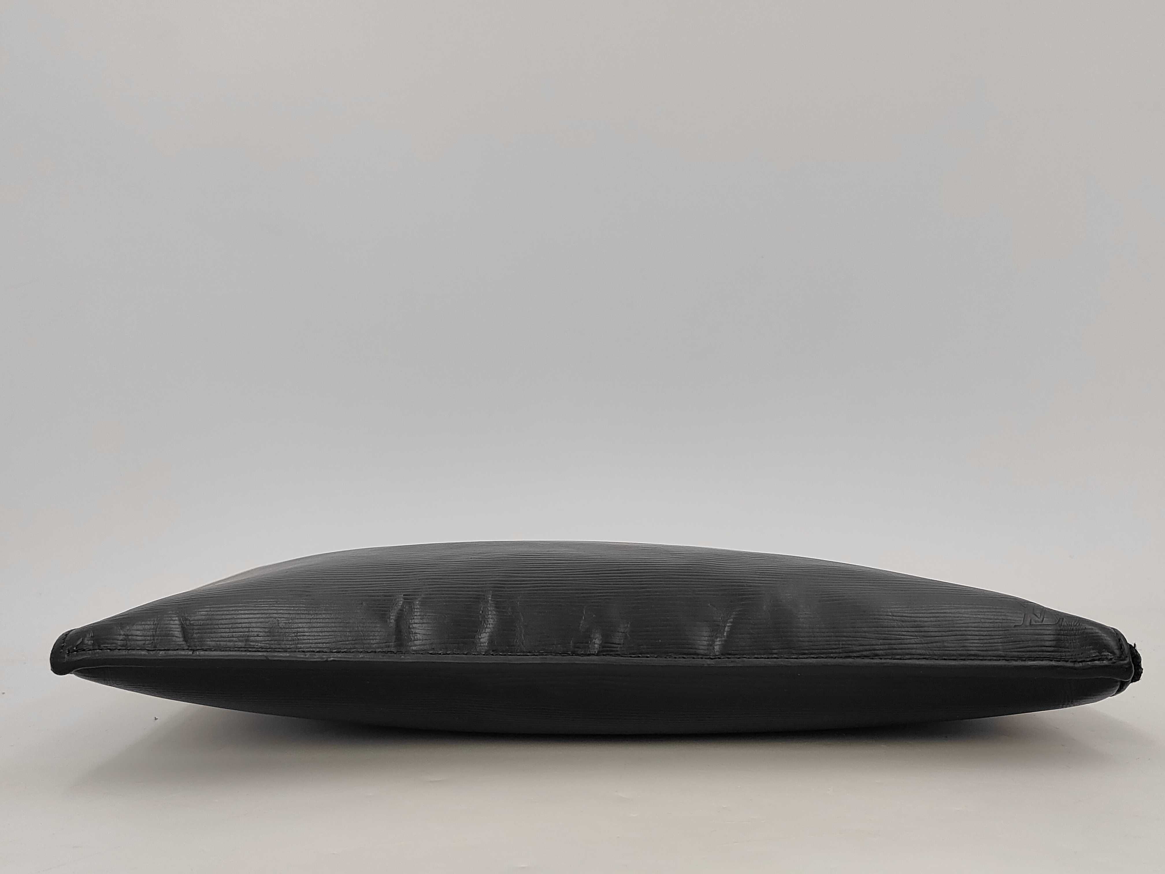 Epi Clutch PM Black M62646 Clutch Bag — view 4