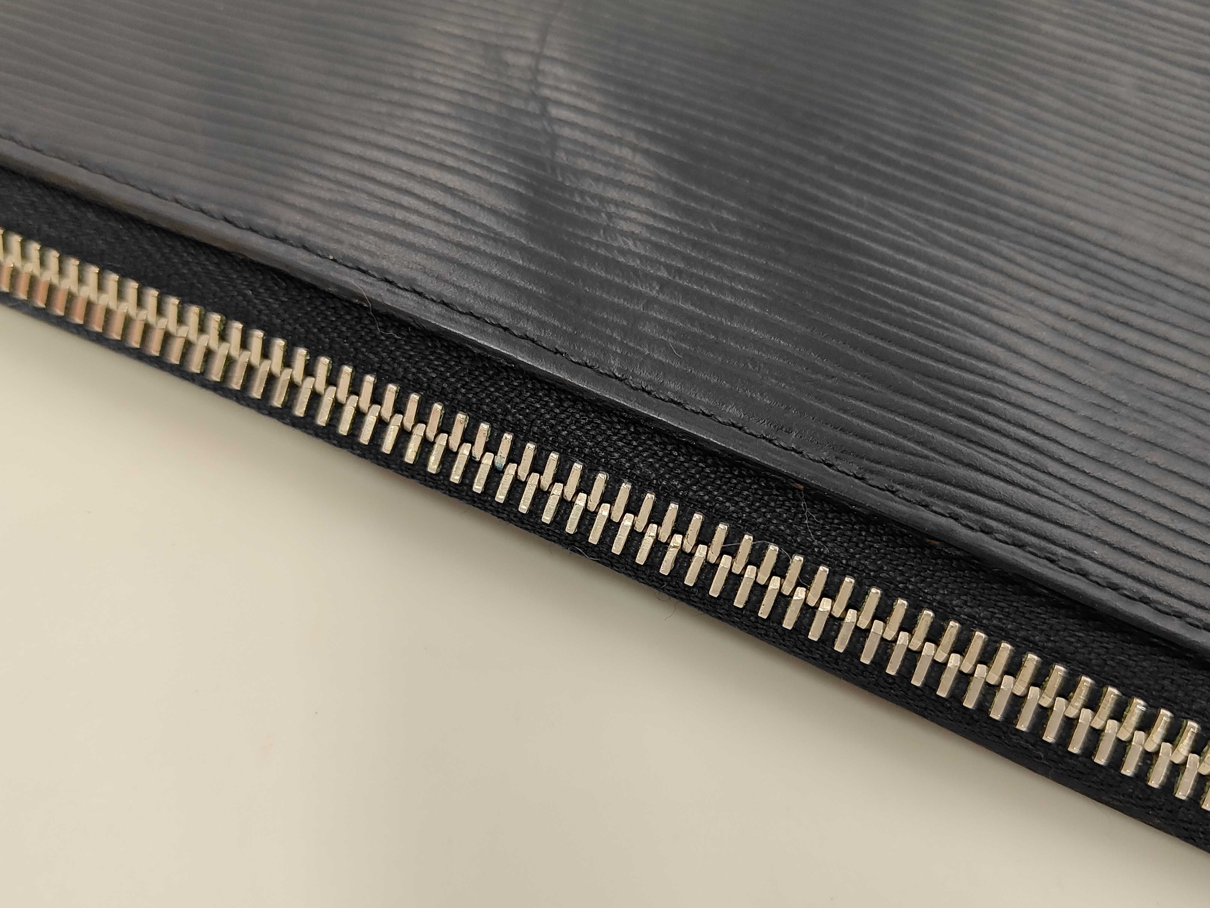 Epi Clutch PM Black M62646 Clutch Bag — view 6