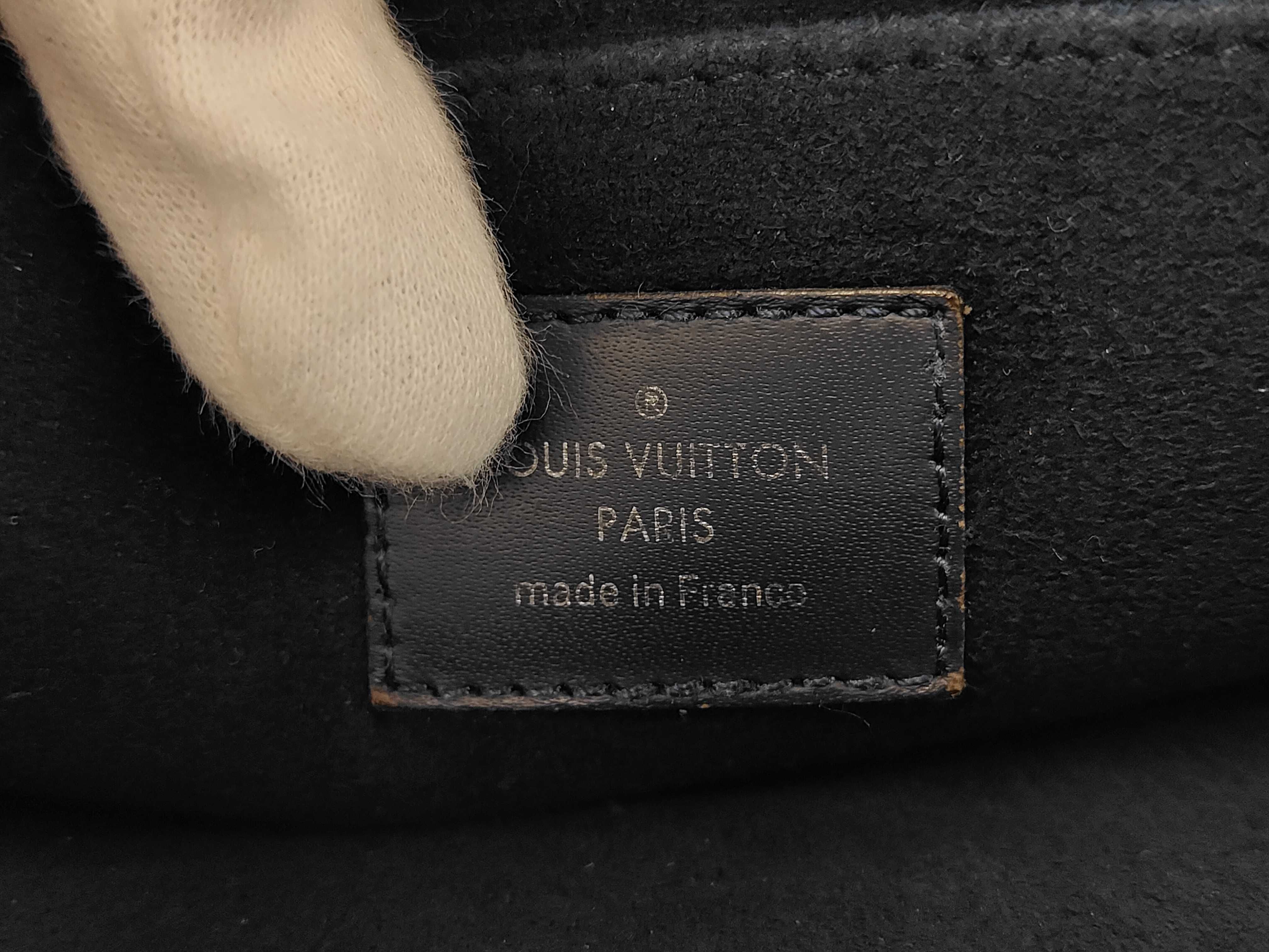 Epi Clutch PM Black M62646 Clutch Bag — view 9