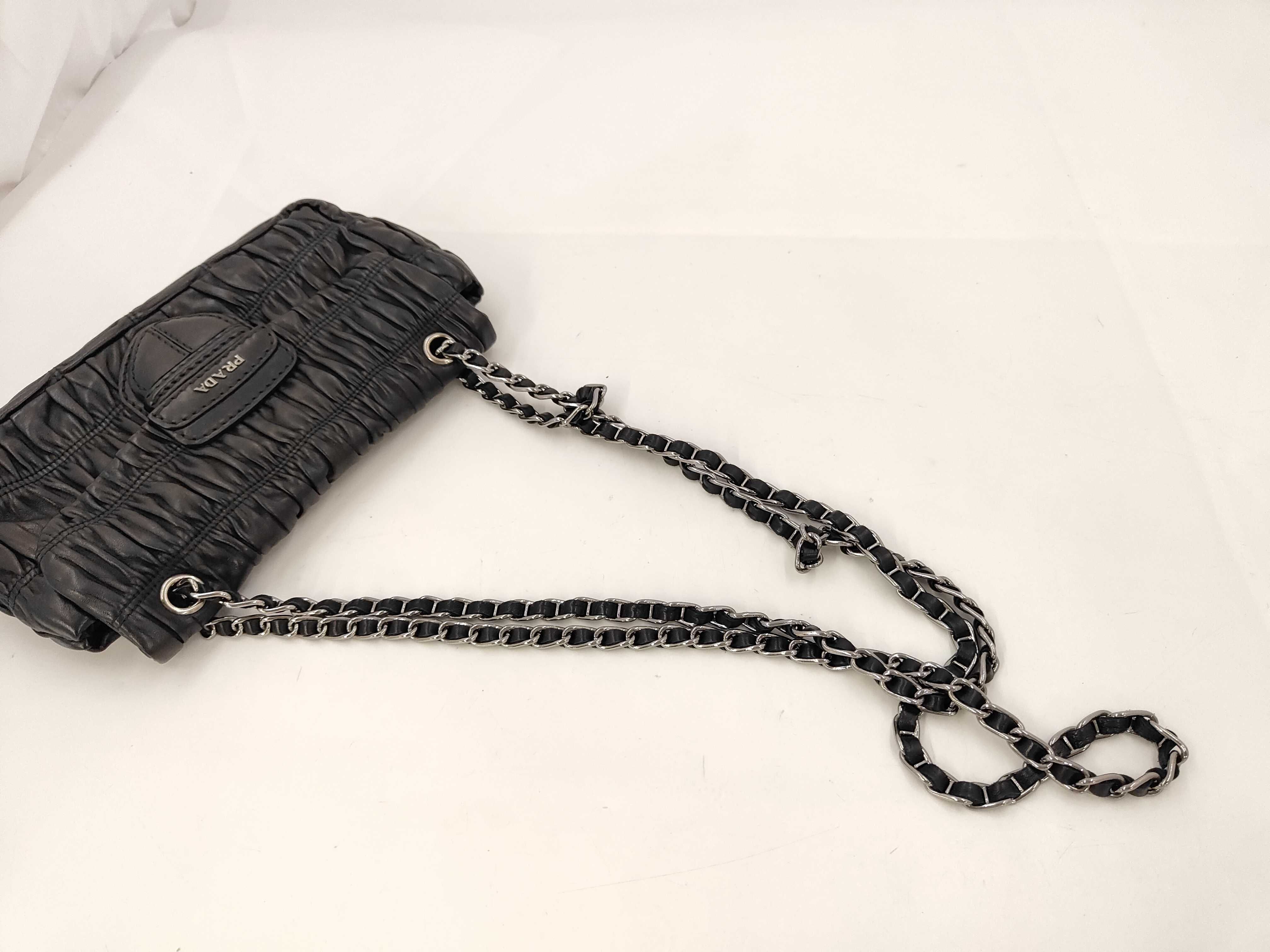 Gaufre Nappa Chain Shoulder Bag Black — view 5