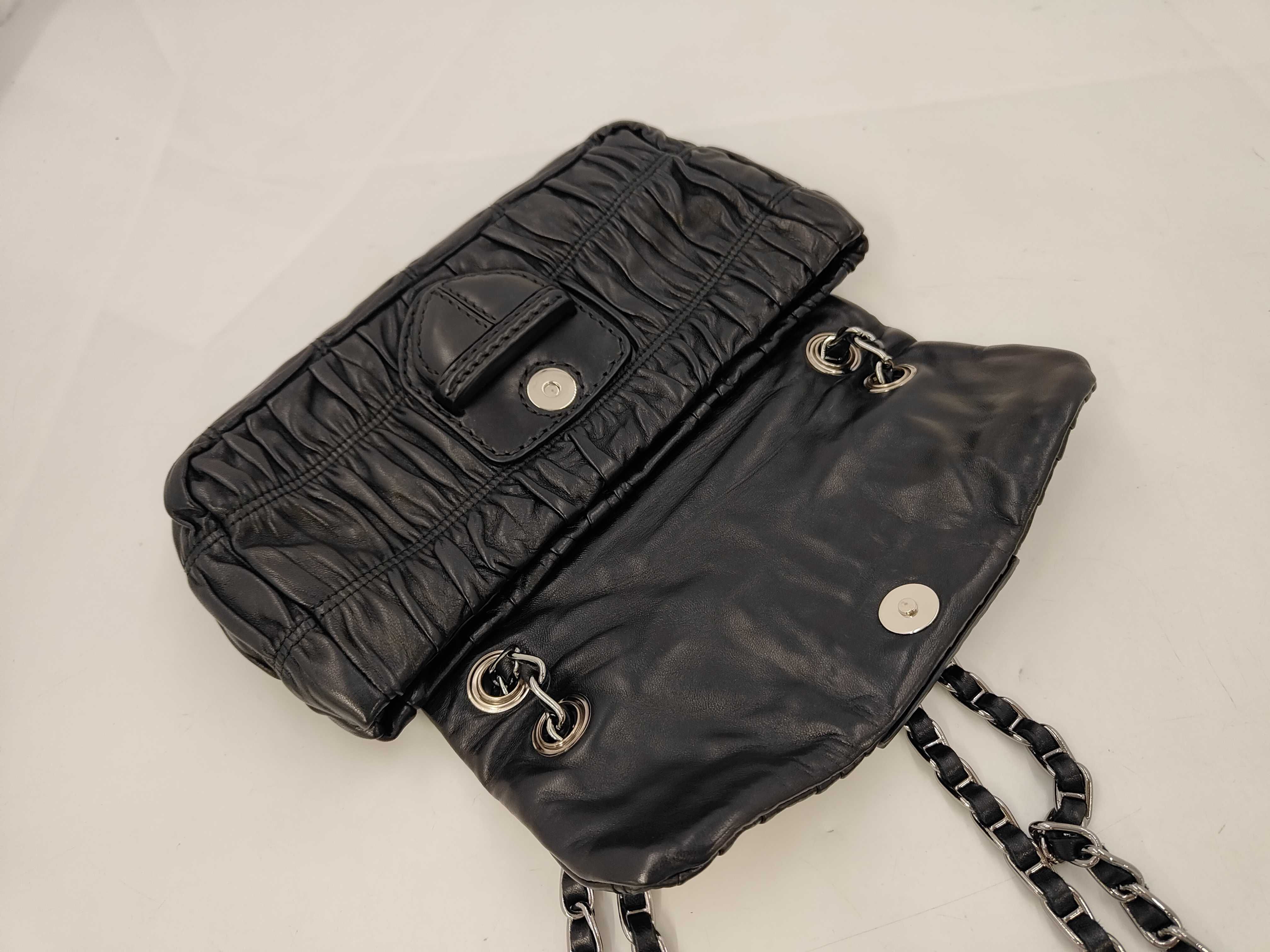 Gaufre Nappa Chain Shoulder Bag Black — view 8