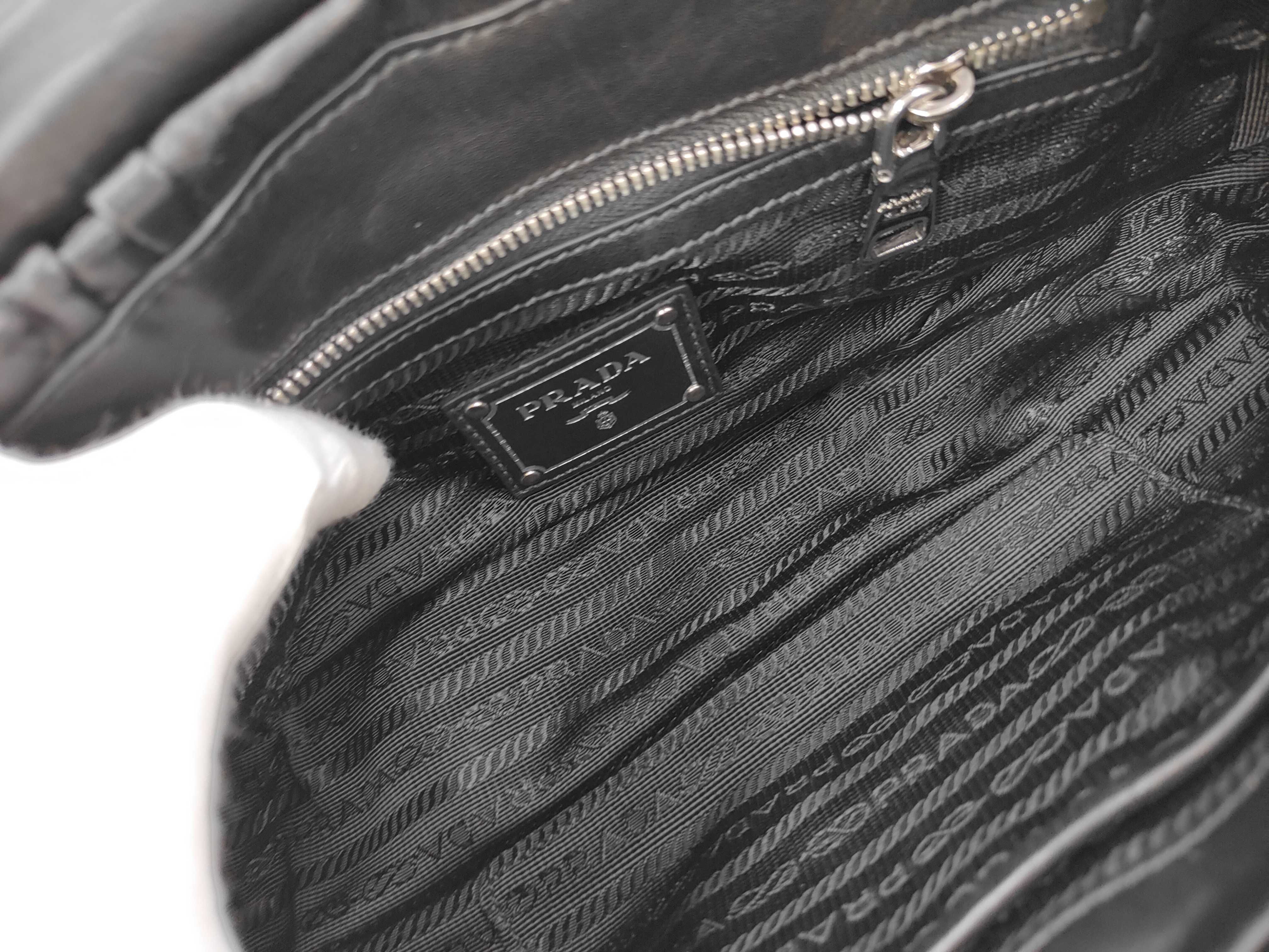 Gaufre Nappa Chain Shoulder Bag Black — view 9