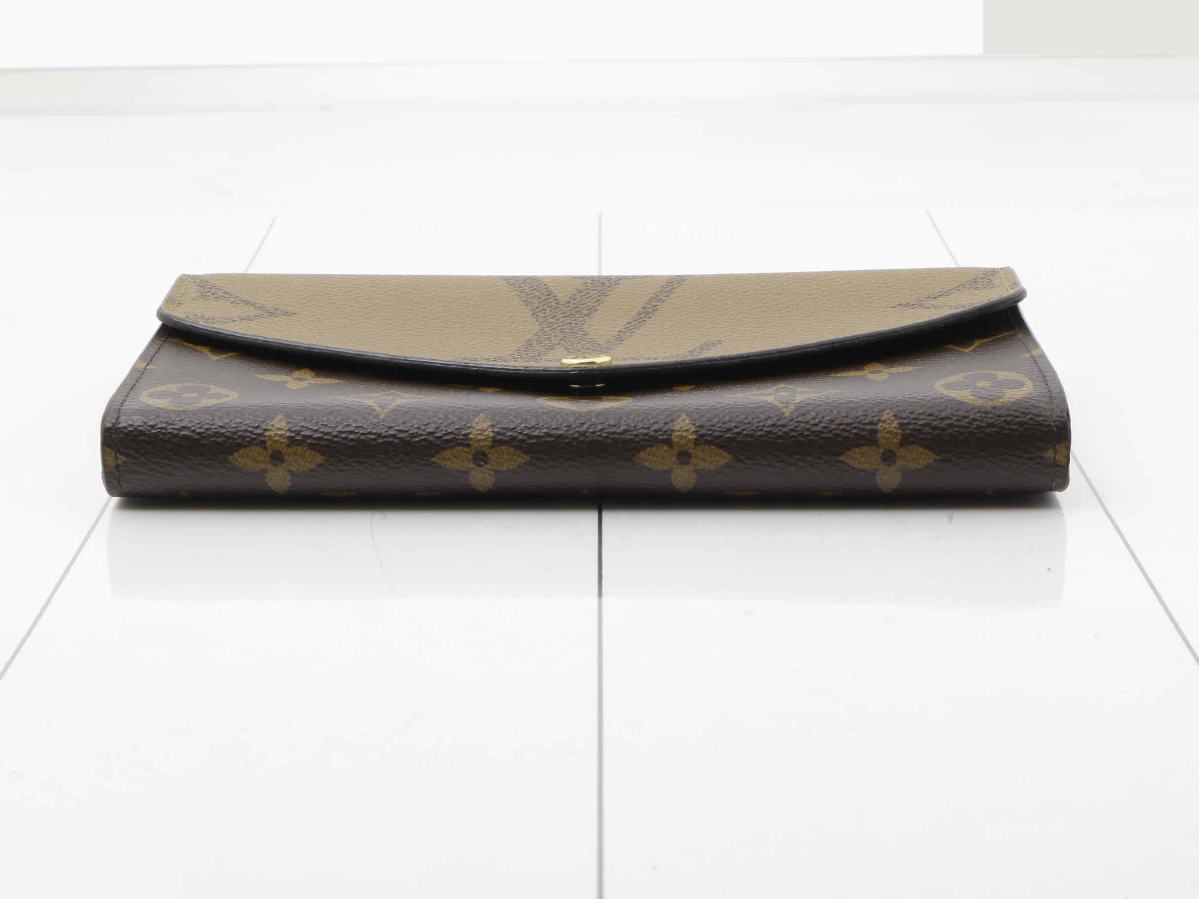 Monogram Giant Reverse Portefeuille Sarah Wallet — view 3