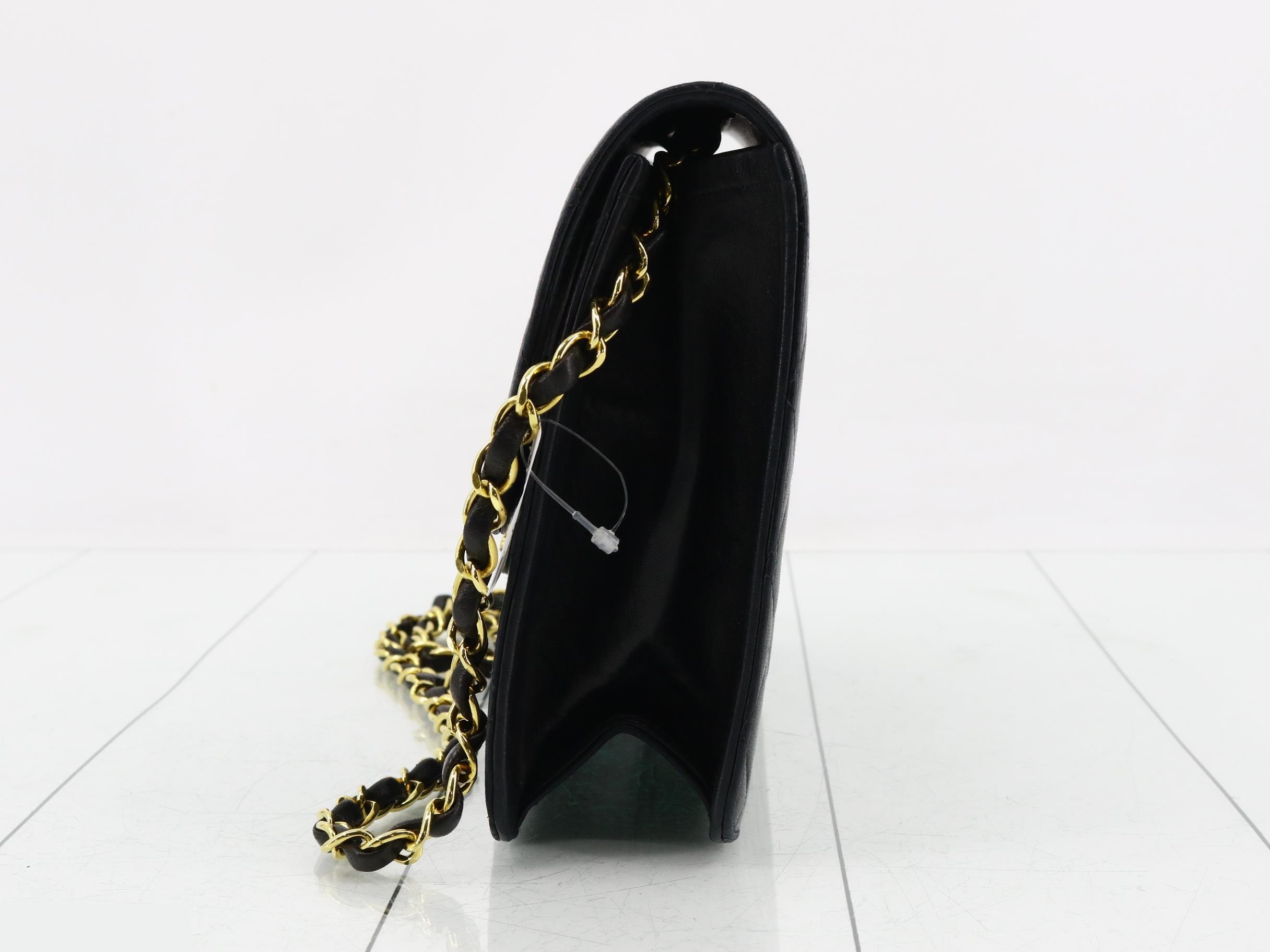 Matelassé (bag) - Shoulder bag — view 3
