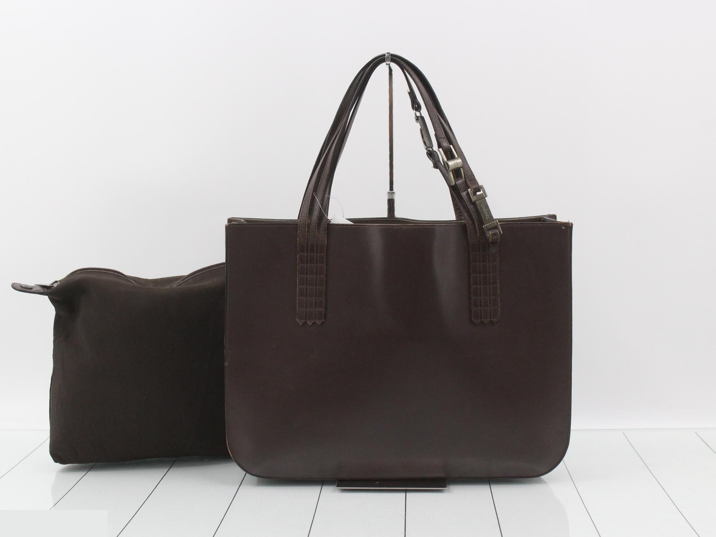 Other lines: Bags/Tote bags, booth number 6.