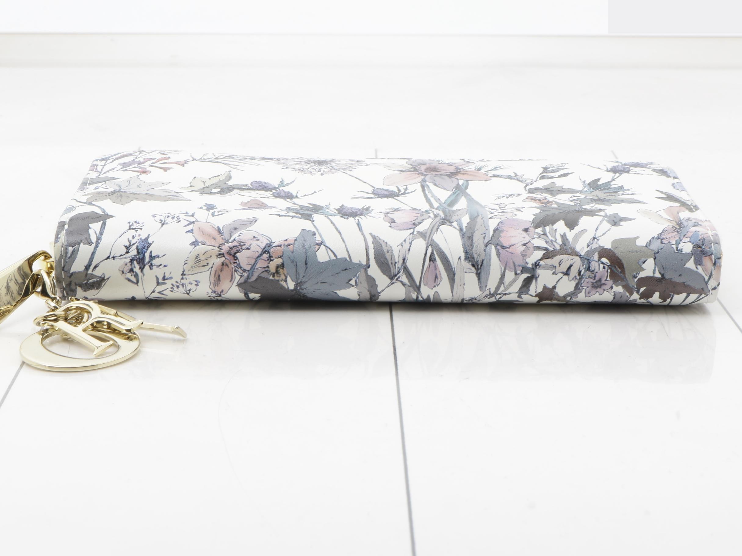 Other lines: Bags and Wallets — view 3