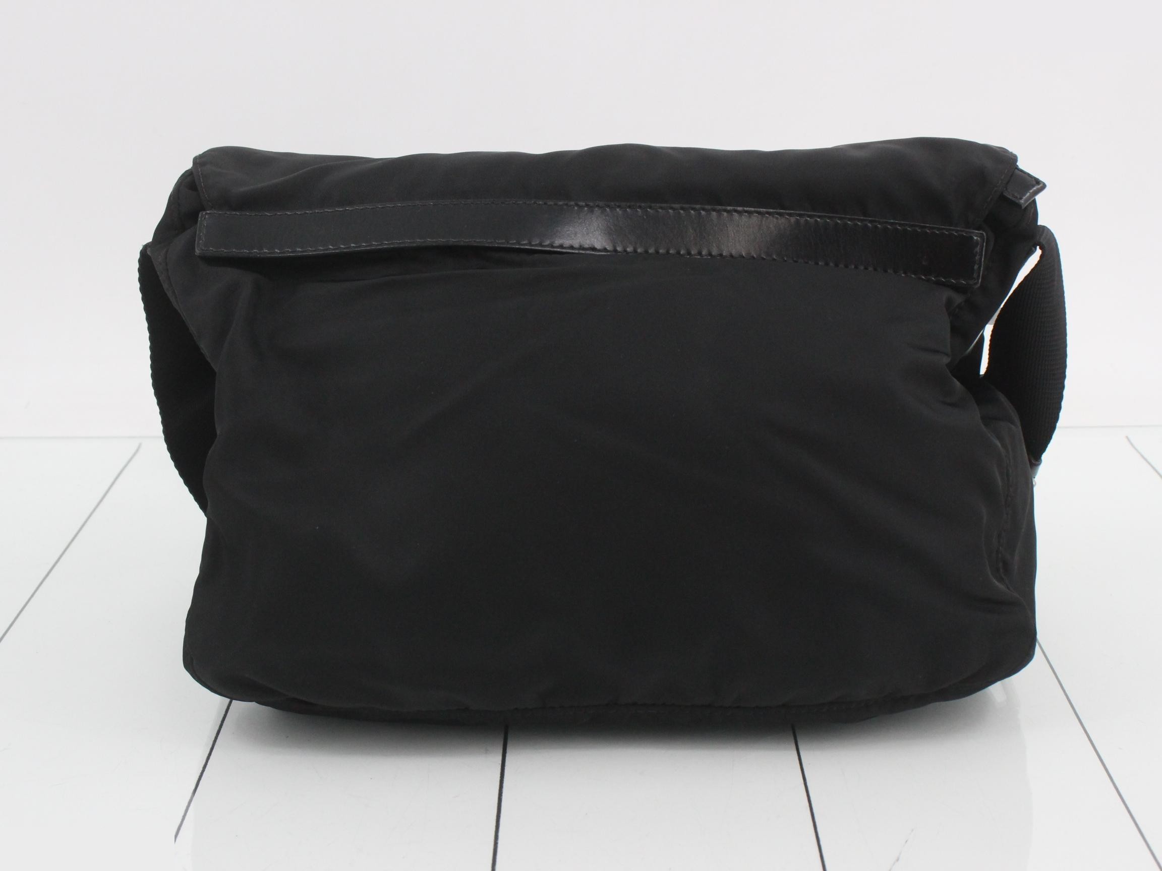 Logo messenger bag, black, silver hardware, 32 x 20 x 11 cm — view 2
