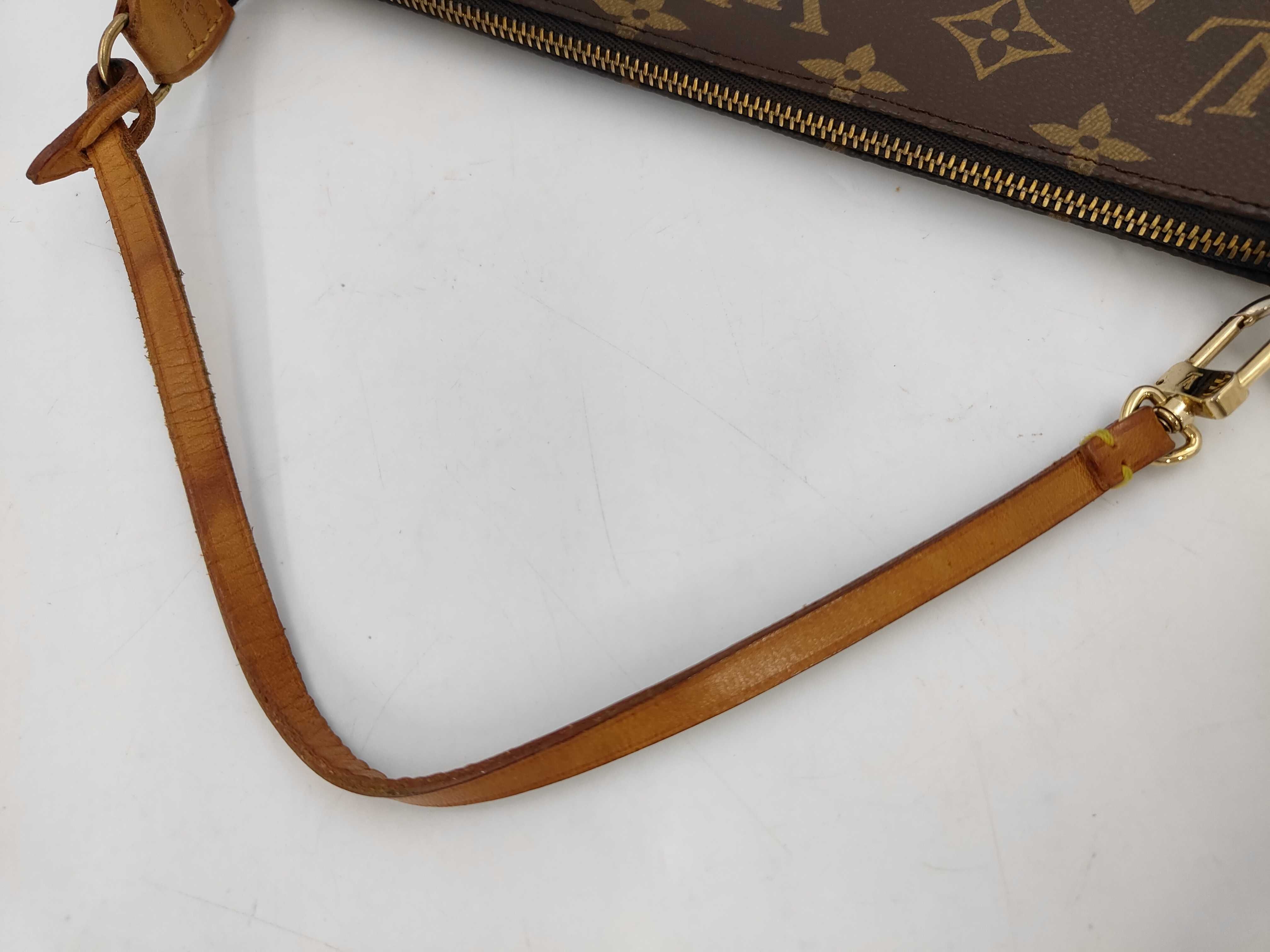 Monogram Louis Vuitton Monogram Accessoires AR1917 Handbag — view 4