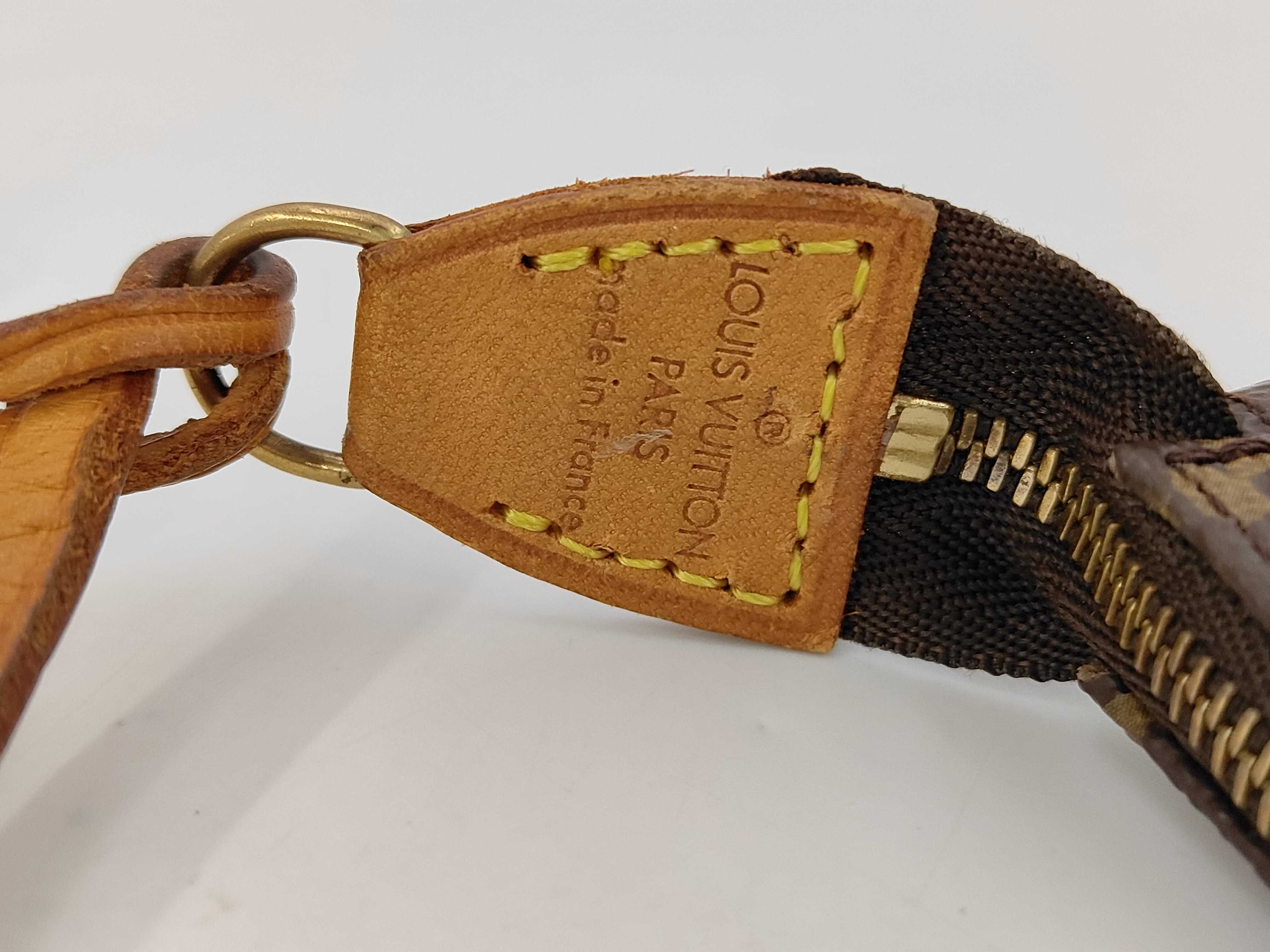 Monogram Louis Vuitton Monogram Accessoires AR1917 Handbag — view 6