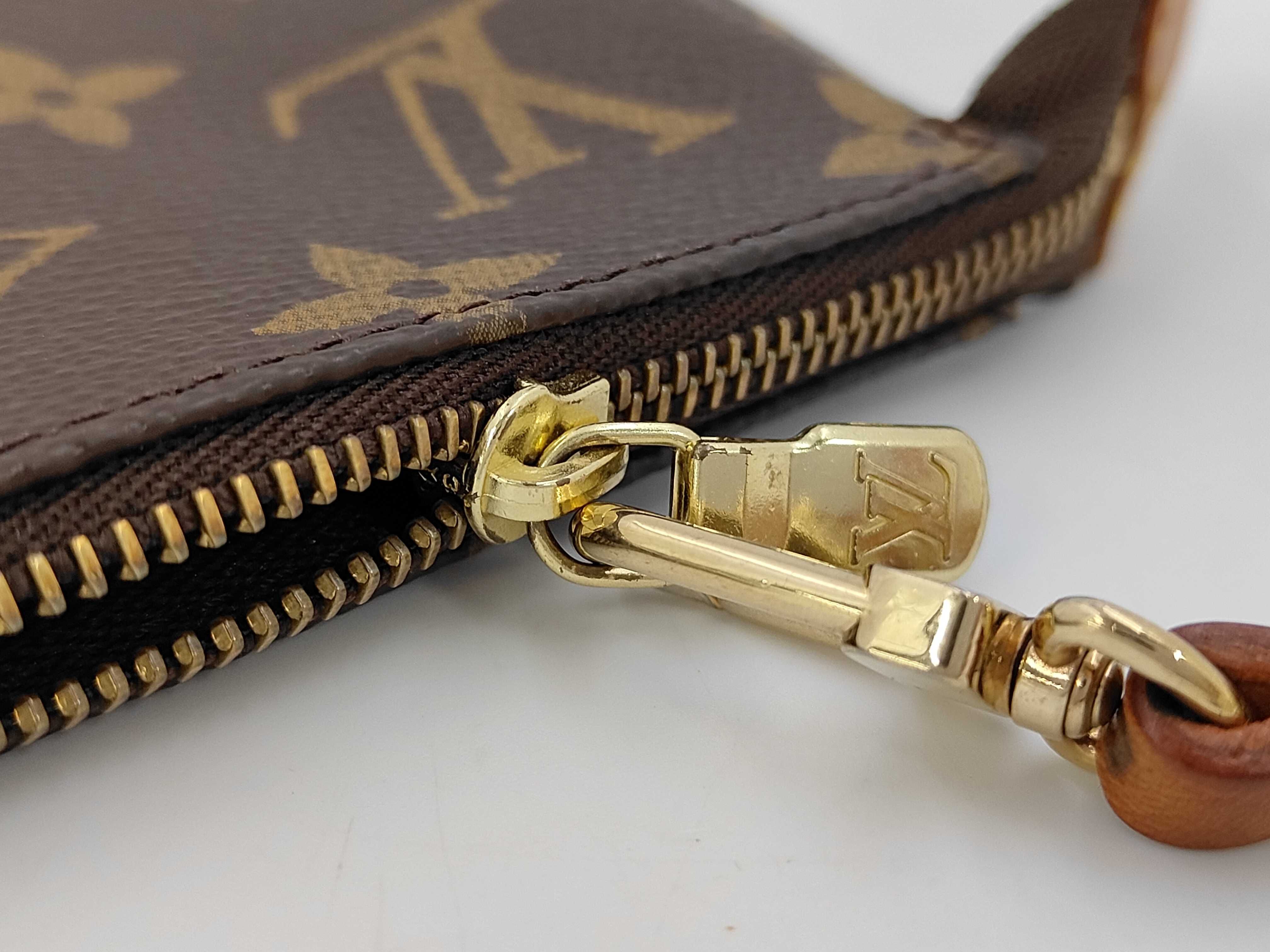 Monogram Louis Vuitton Monogram Accessoires AR1917 Handbag — view 9