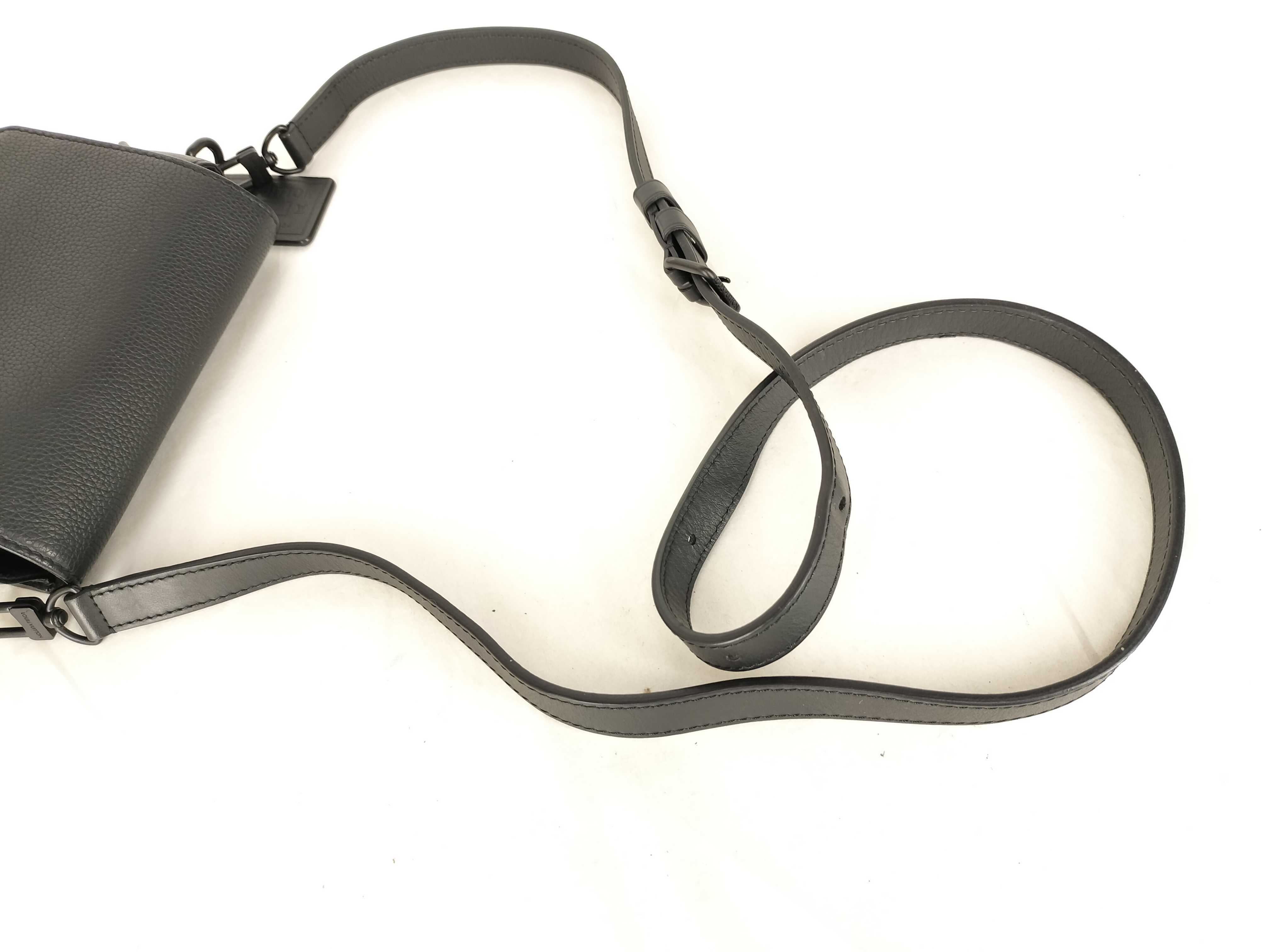 M82085 LV Aerogram Fast Line Wearable Wallet Black Shoulder Bag with Dust Bag — view 3