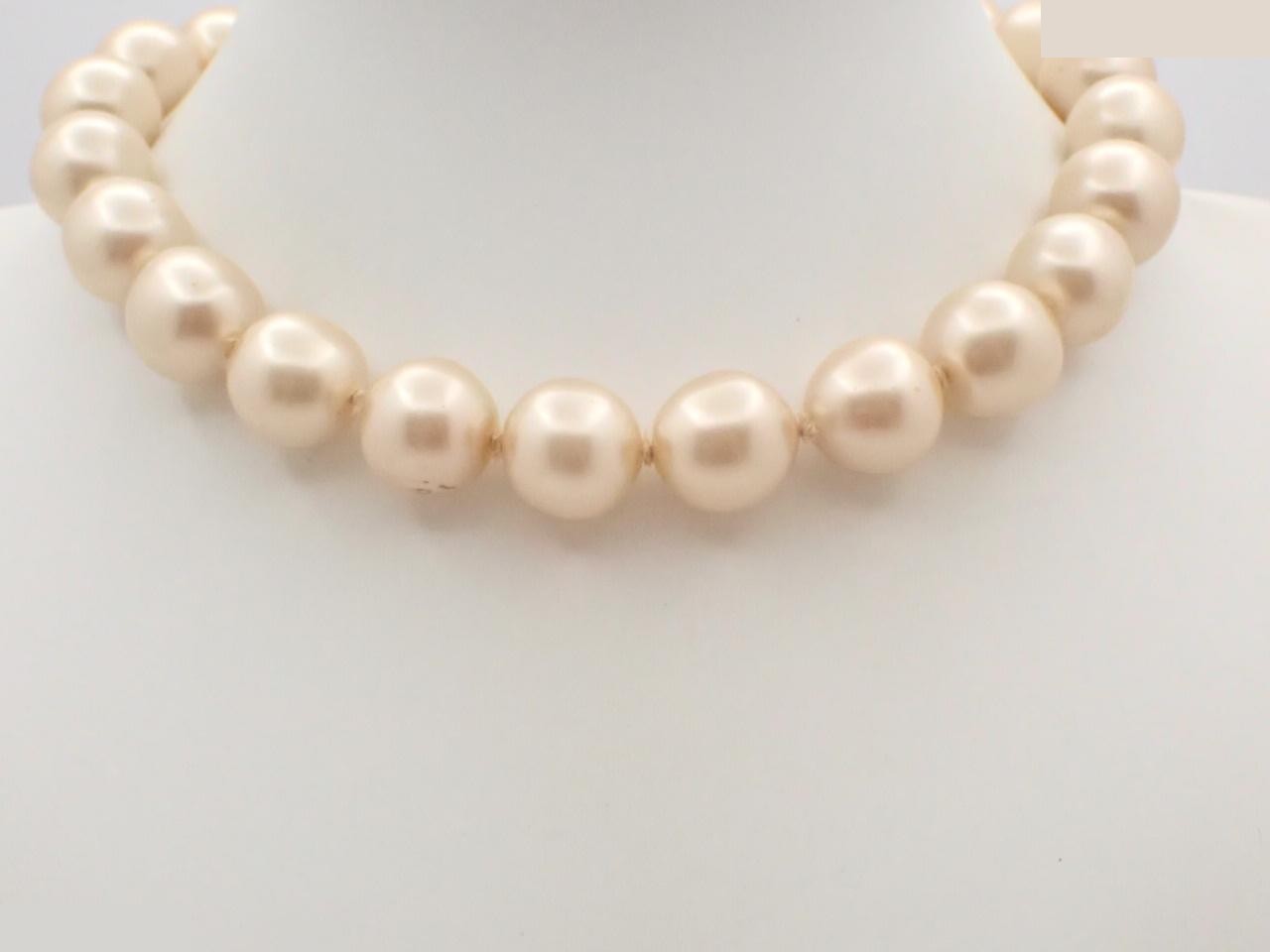 Necklace, with markings, neck circumference approximately 40cm