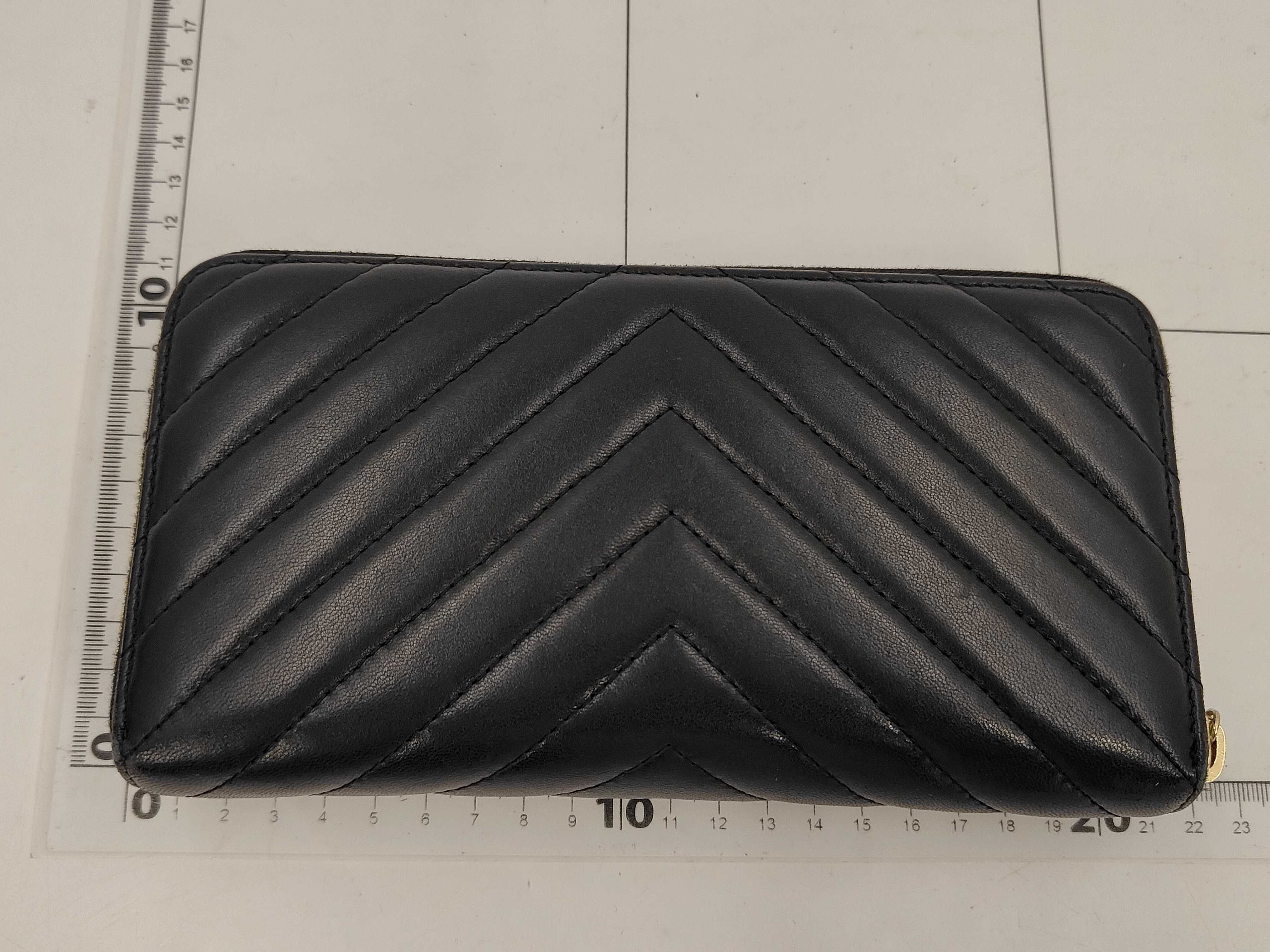 Lambskin V-stitch Zippy Long Wallet / 22915366 Wallet — view 2