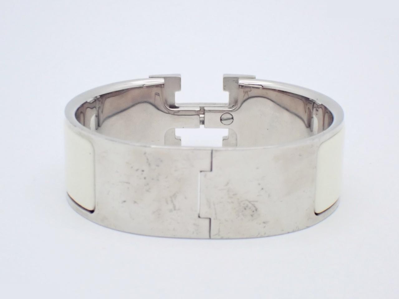 Clic H Bangle, Cream, Wrist size approximately 17cm — view 2