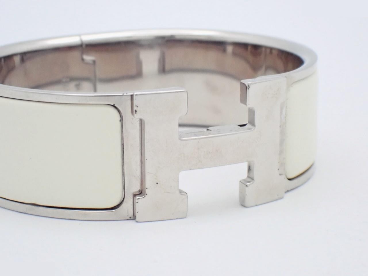 Clic H Bangle, Cream, Wrist size approximately 17cm — view 3