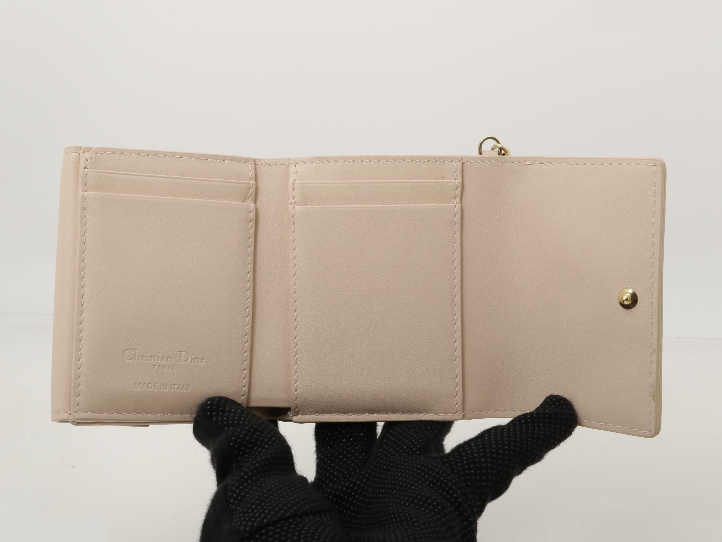 Other lines: Bags and Wallets — view 4