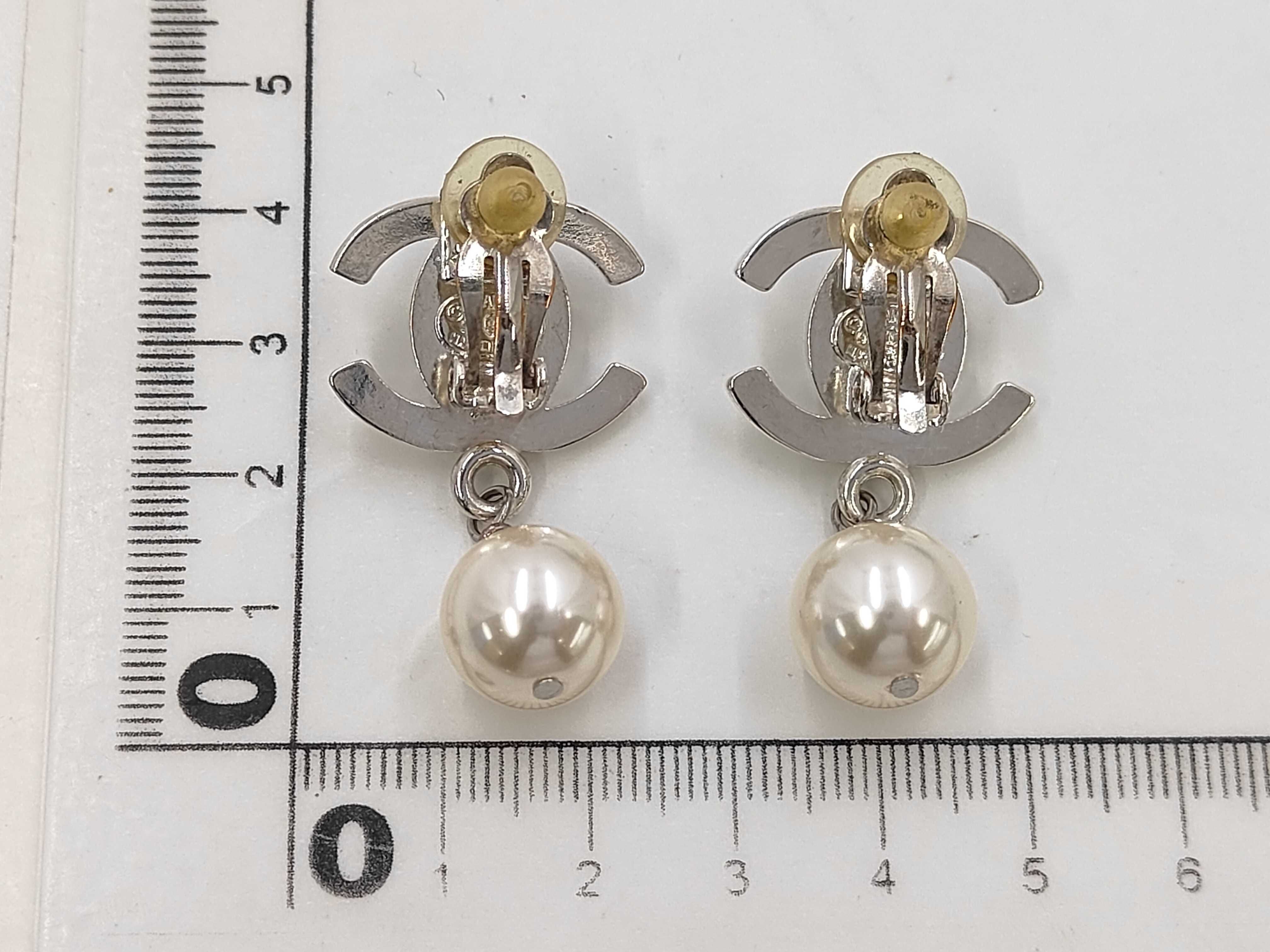 Coco Mark Turnlock Rhinestone Pearl Silver Earrings (97P) — view 3