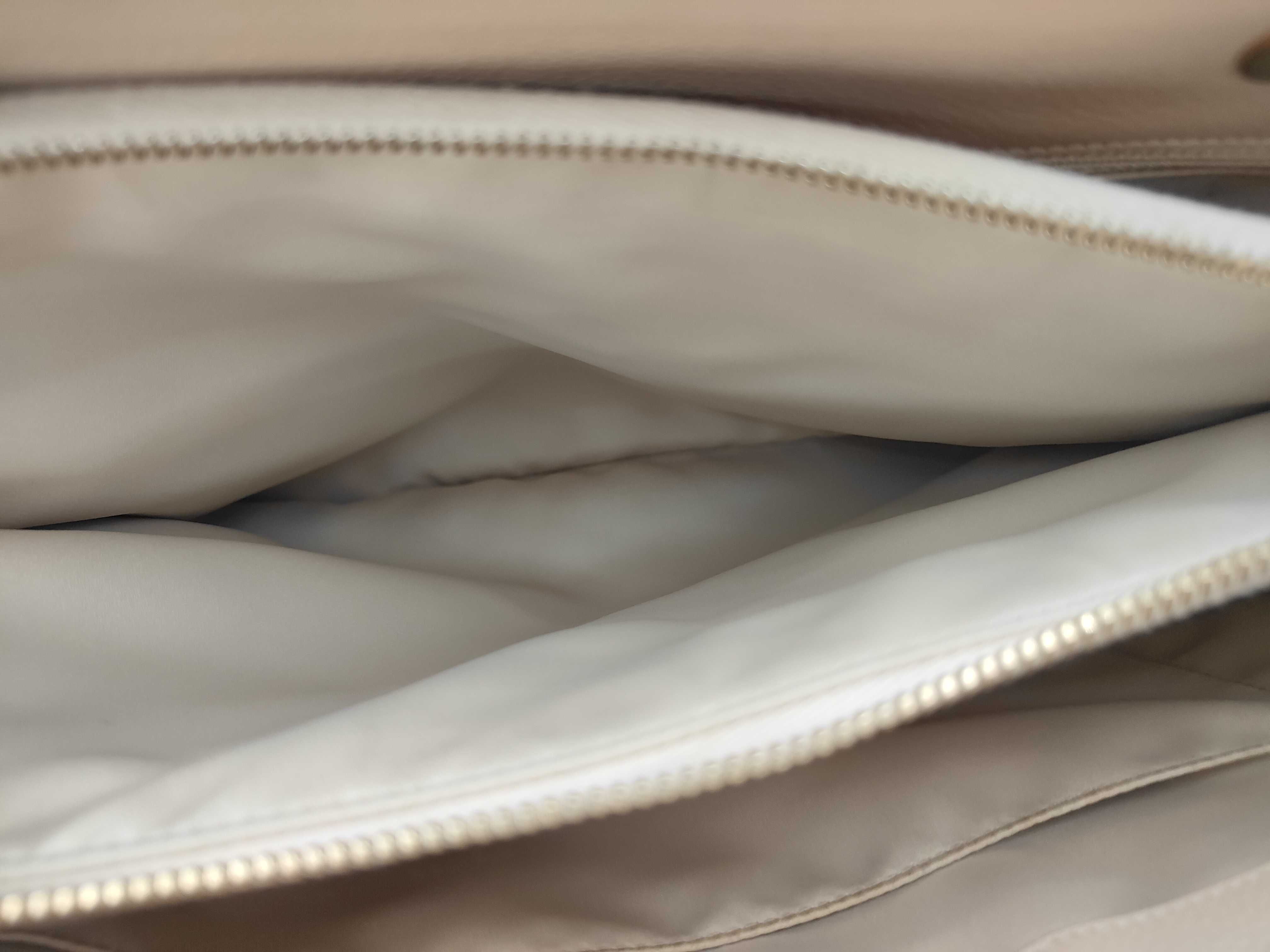 Caviar Skin Chain Tote Bag (Beige) — view 9