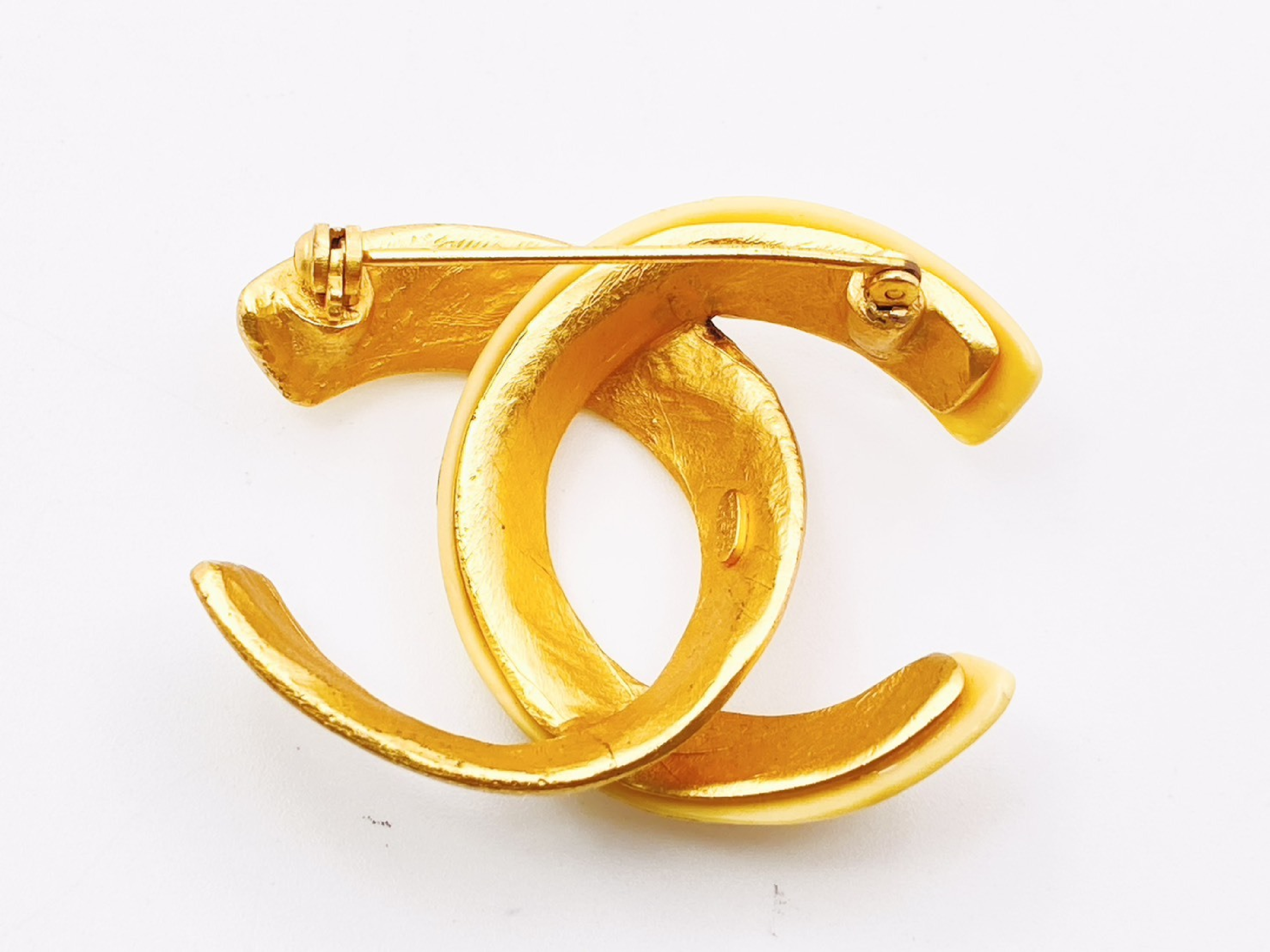 Coco Mark Brooch 00T Gold x Ivory Brooch — view 2