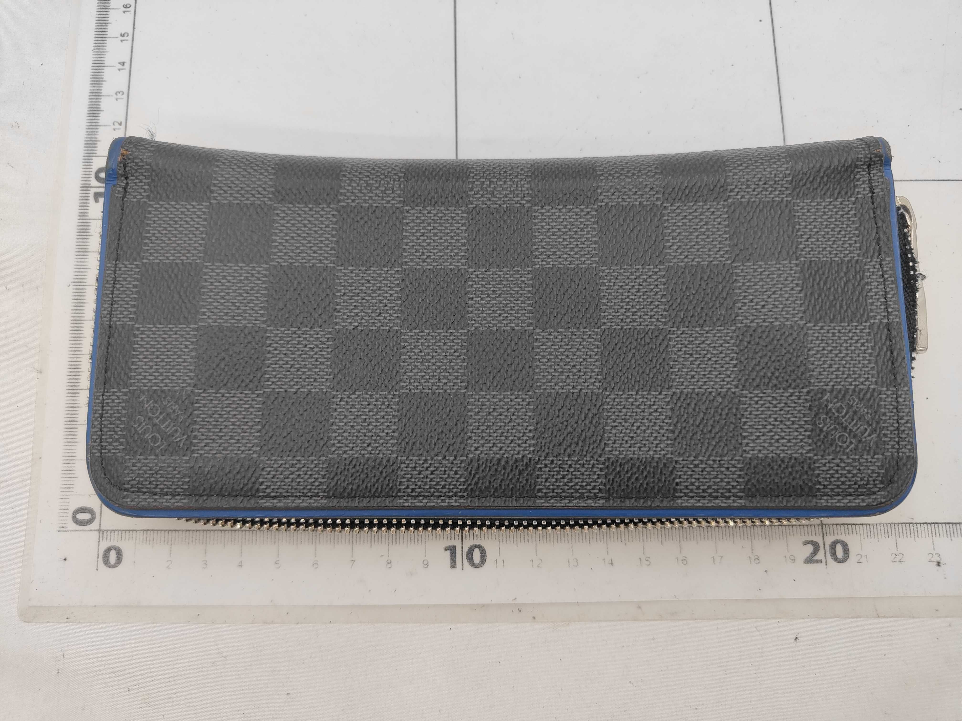 LOUIS VUITTON N64436 Damier Graphite Zippy Wallet Long Wallet with Initials — view 2
